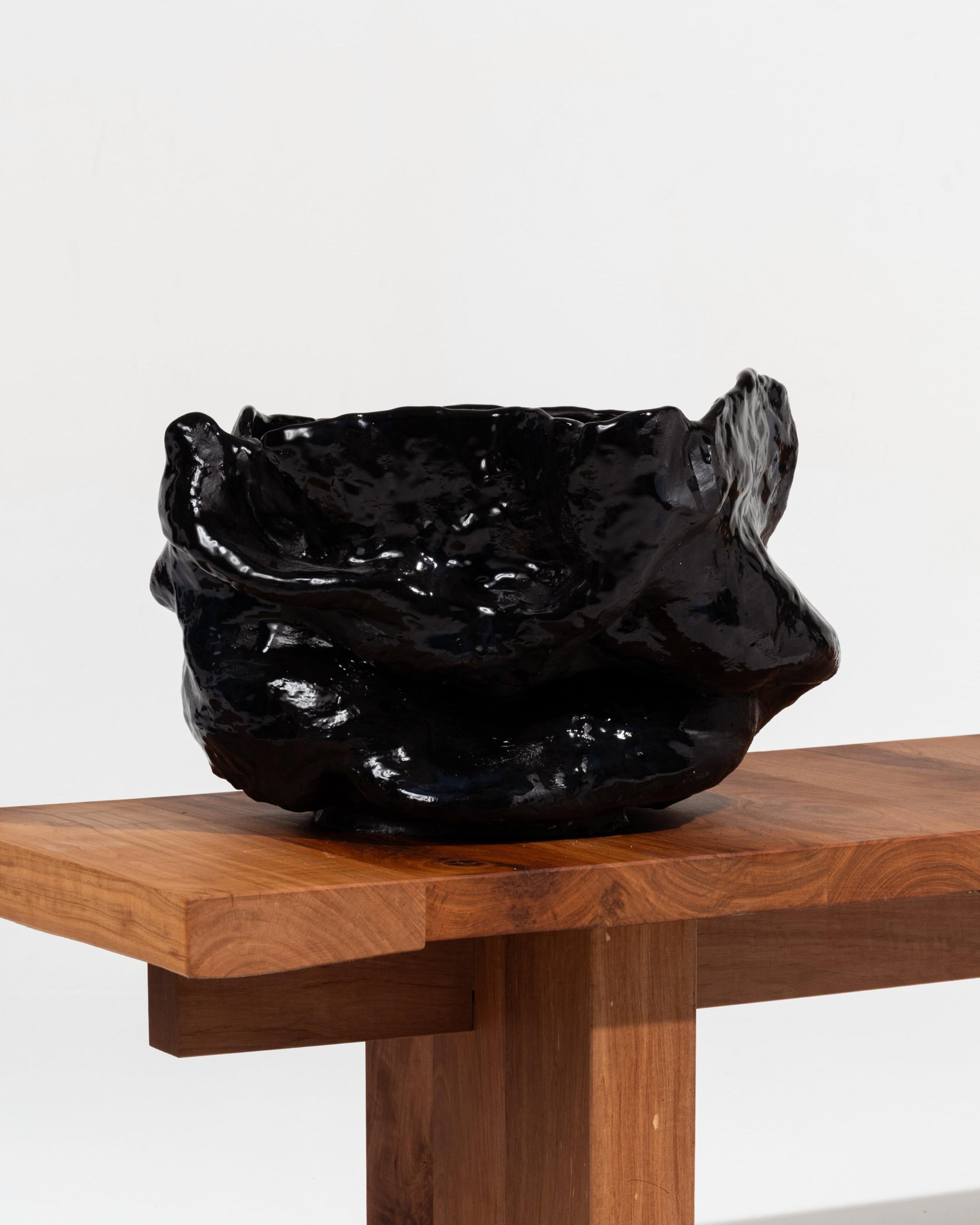 XXIe siècle et contemporain Vase en grès noir brillant en vente