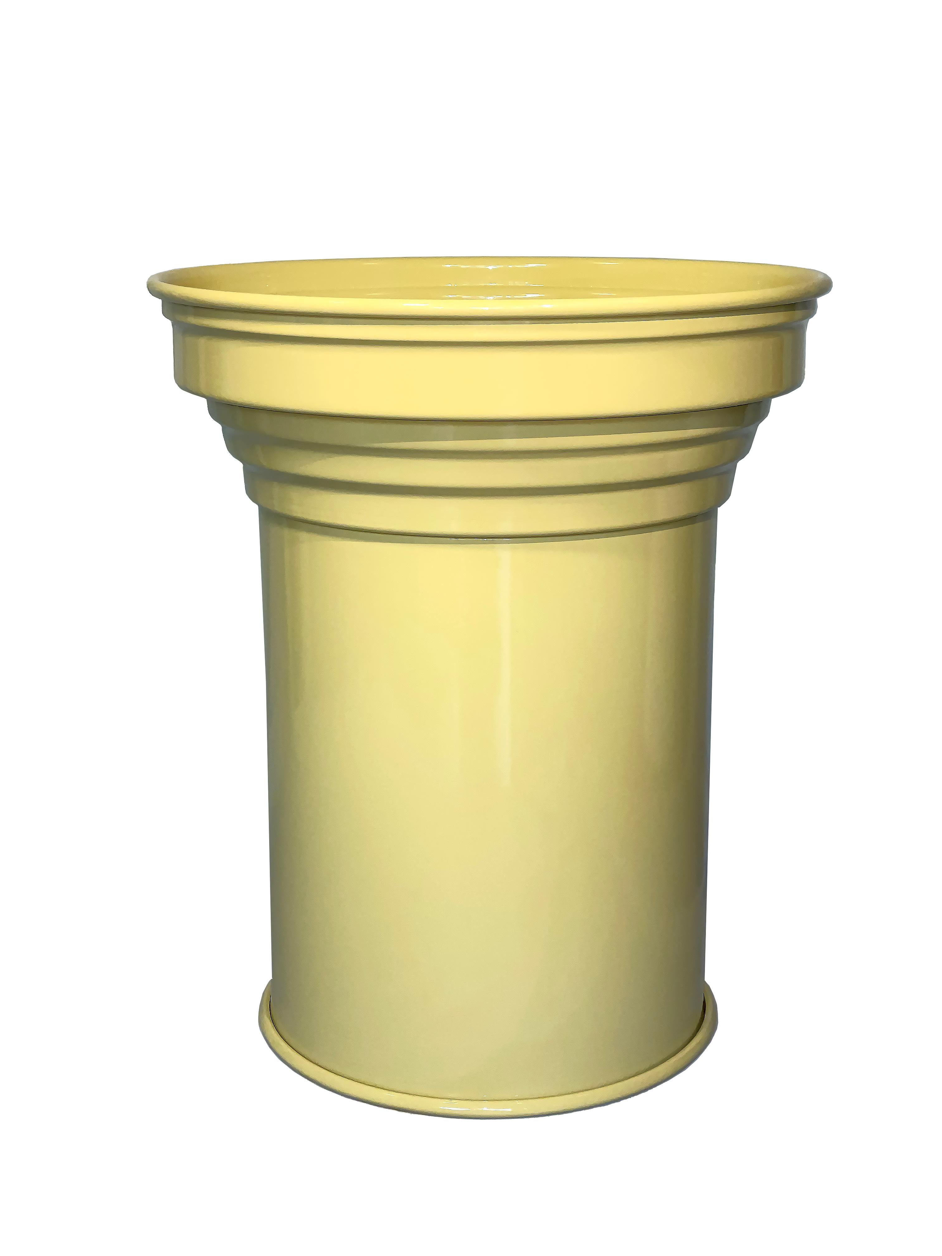 Yellow Glossy Aluminum Side Table, Italian Minimalist Design, 2020s In New Condition For Sale In Milano, Lombardia