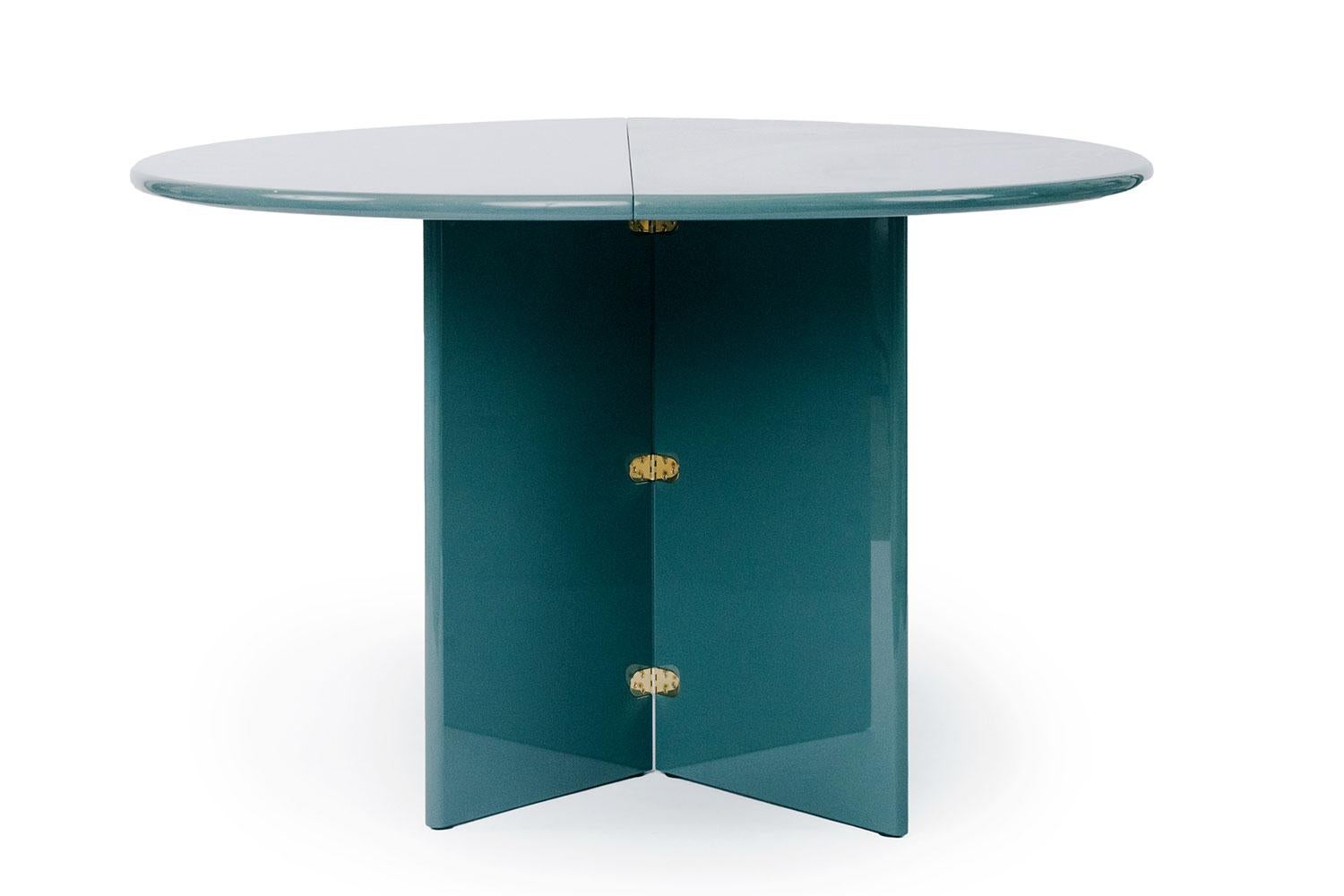 Antella Glossy Lacquered table by Cassina

Japanese architect Kazuhide Takahama designed Antella as a truly multi-functional piece of furniture. Kazuhide Takahama’s Antella is a dual-purpose piece: a console that can be transformed into an oval