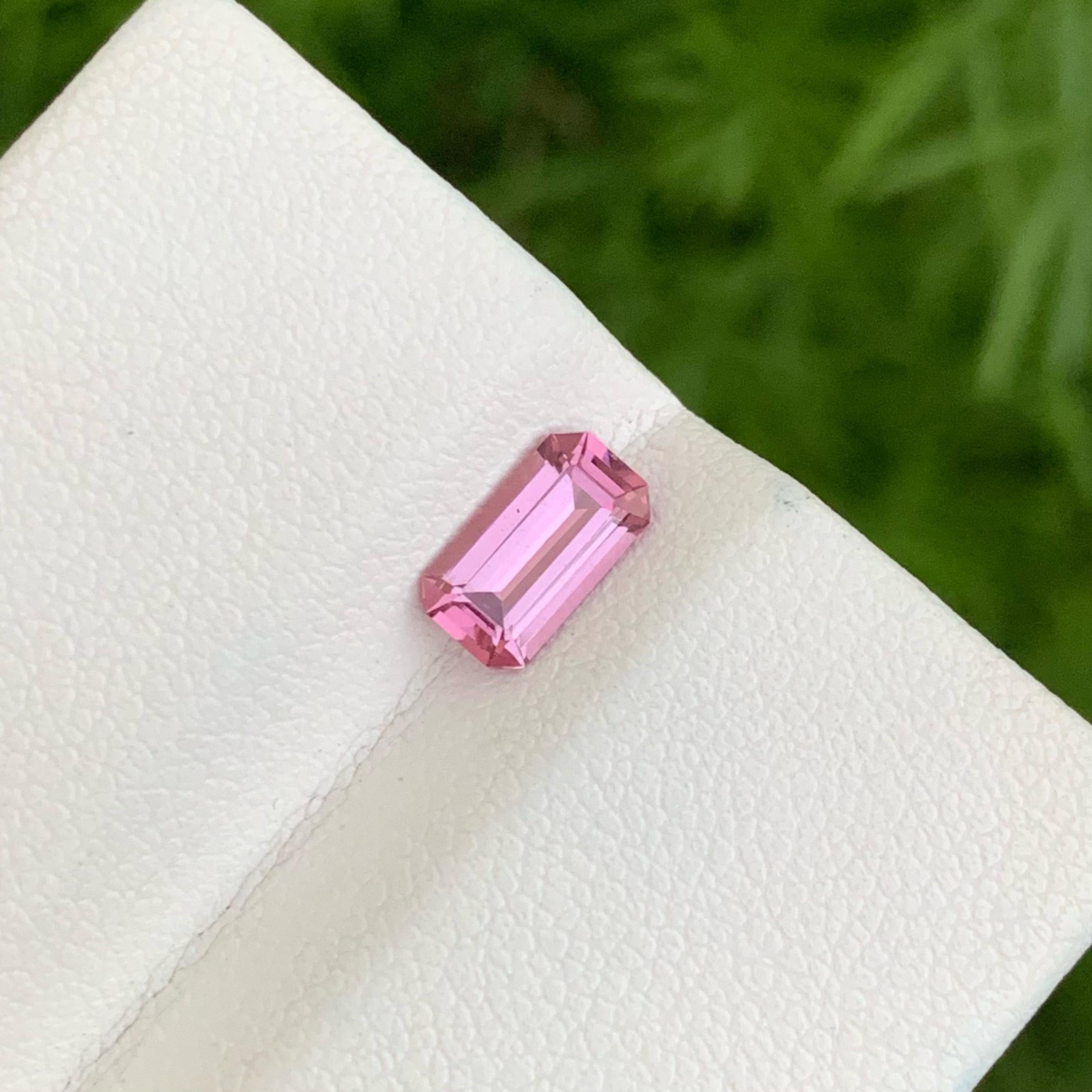 Glossy Pink Burmese Spinel 1.0 carats Emerald Cut Natural Loose Gemstone In New Condition In Bangkok, TH