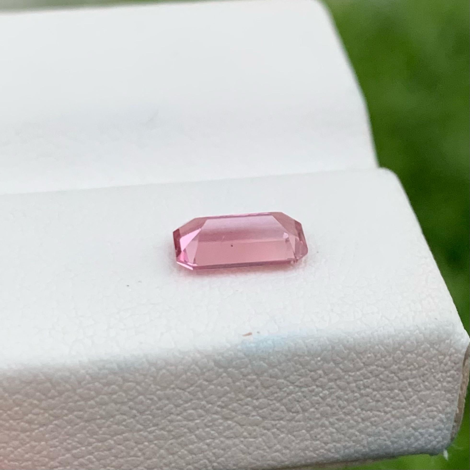 Women's or Men's Glossy Pink Burmese Spinel 1.0 carats Emerald Cut Natural Loose Gemstone
