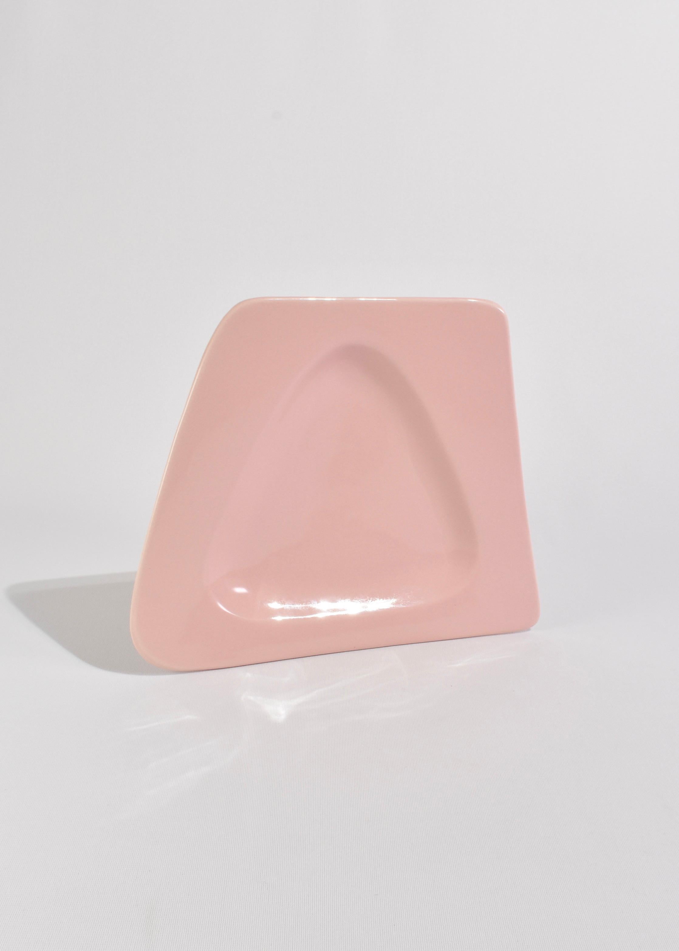 Juego de platos rosa brillante siglo XX en venta