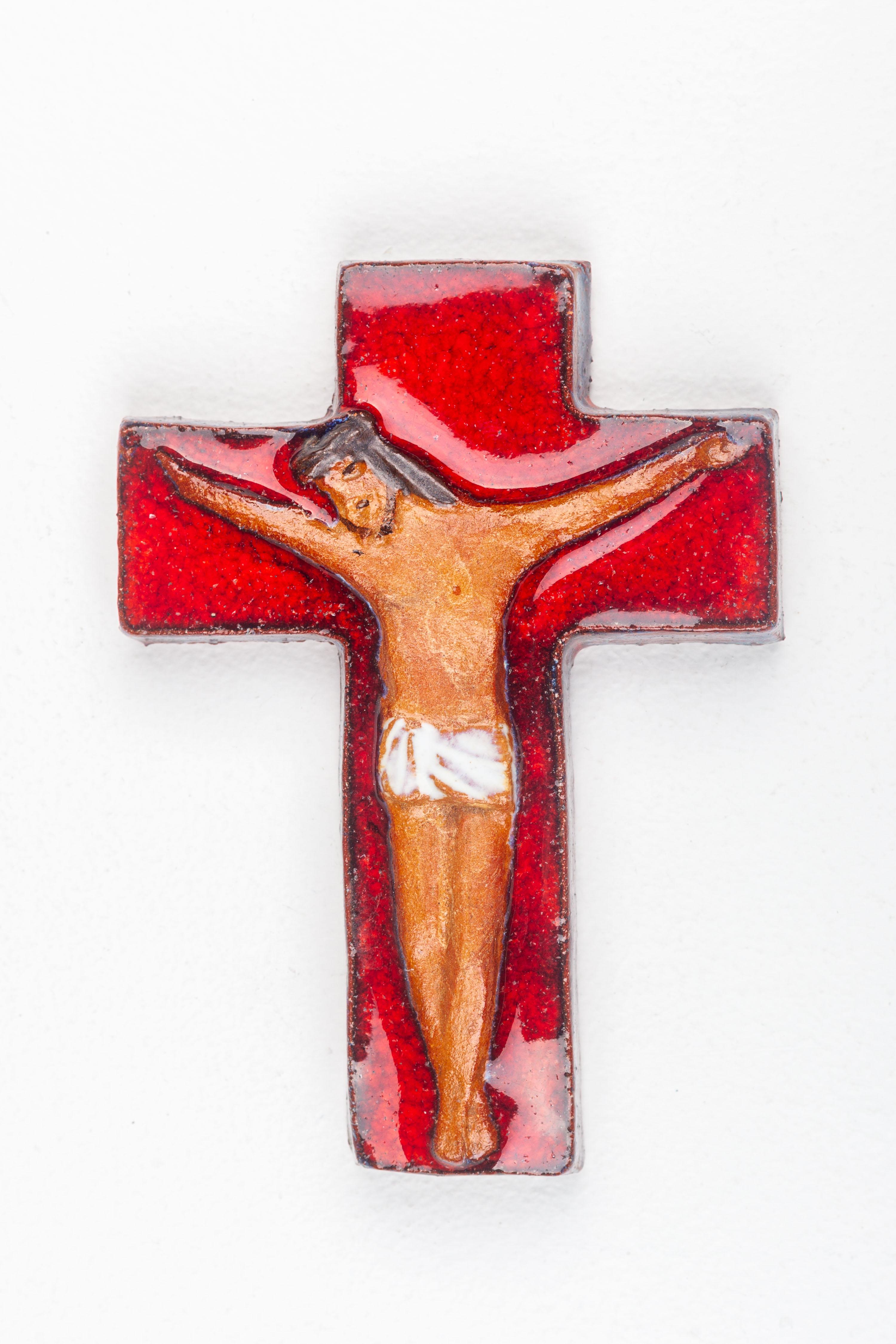 Mid-Century Modern Glossy Red Ceramic Cross with Abstract Matte Christ Figure in Earth Tones For Sale