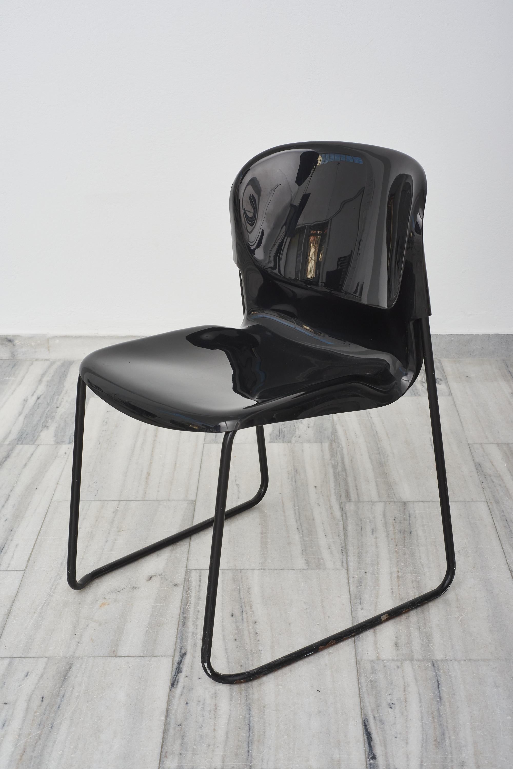 Black glossy stacking chair SM400 by Gerd Lange for West German manufacturer Drabert, 1980s.
Gerd Lange's chairs have been extremely successful.He had a decisive influence on the design history of the Federal Republic of Germany in the 1970s and