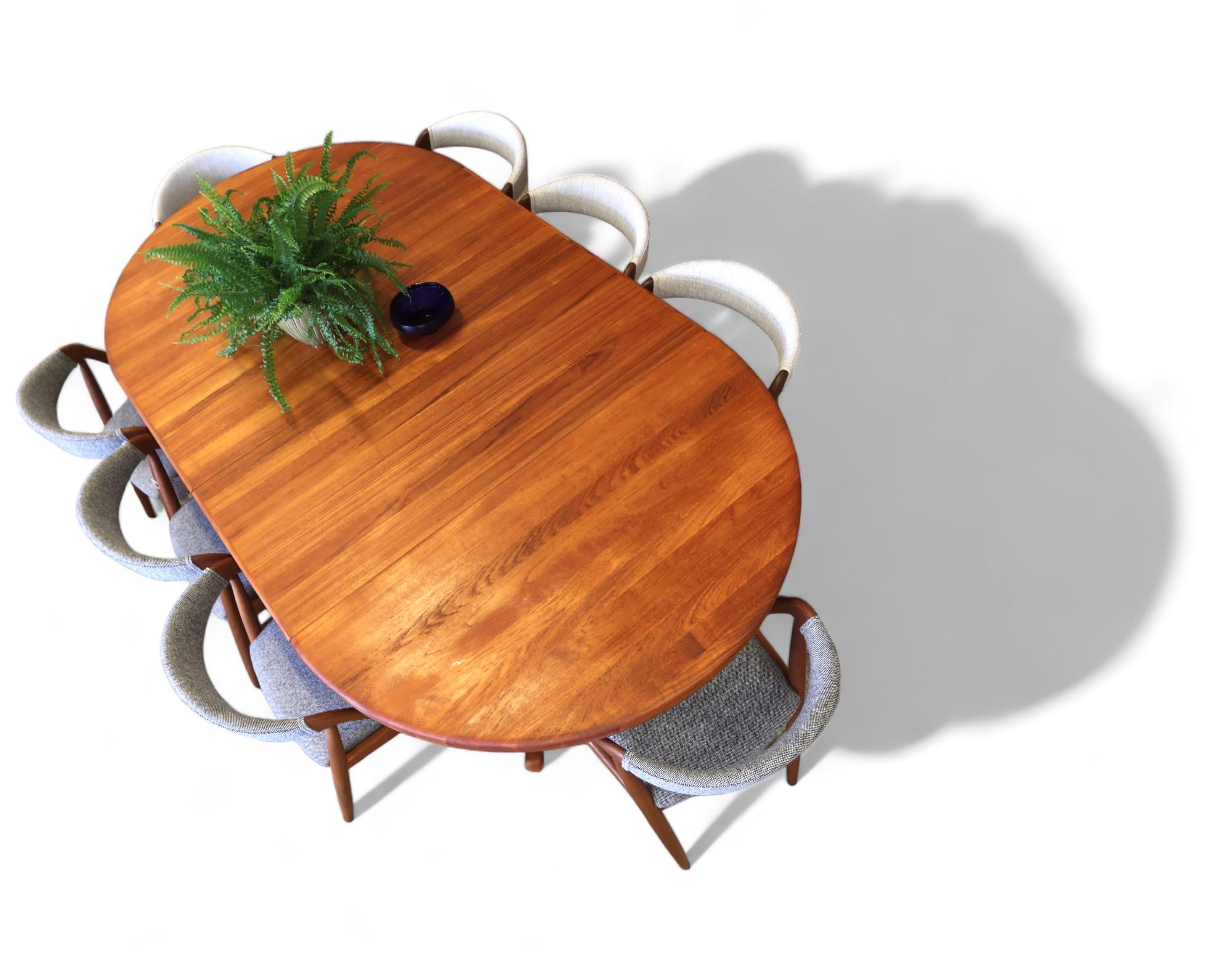 Glostrup round dining table in solid teak, 60s 6