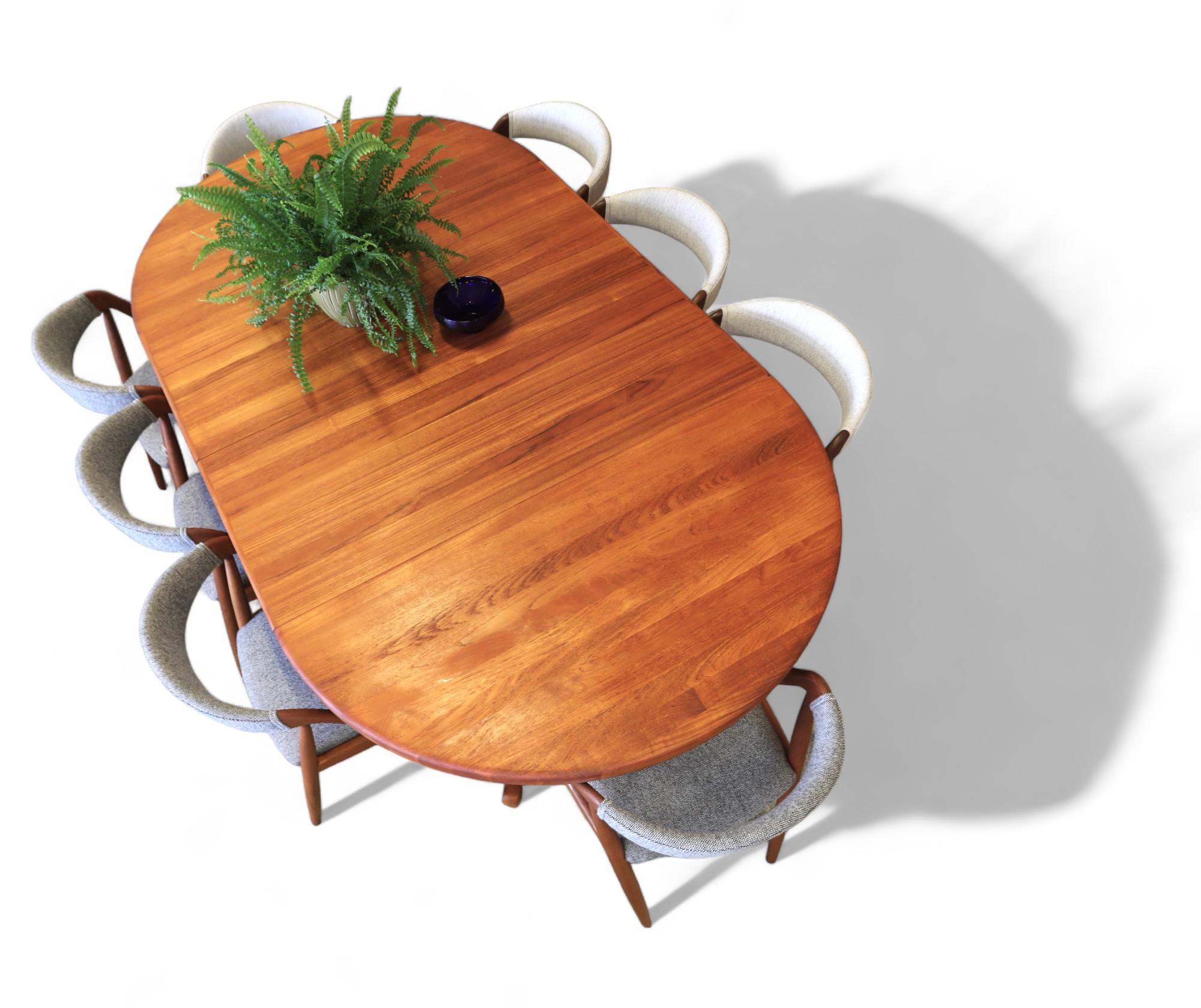 Glostrup round dining table in solid teak, 60s 7
