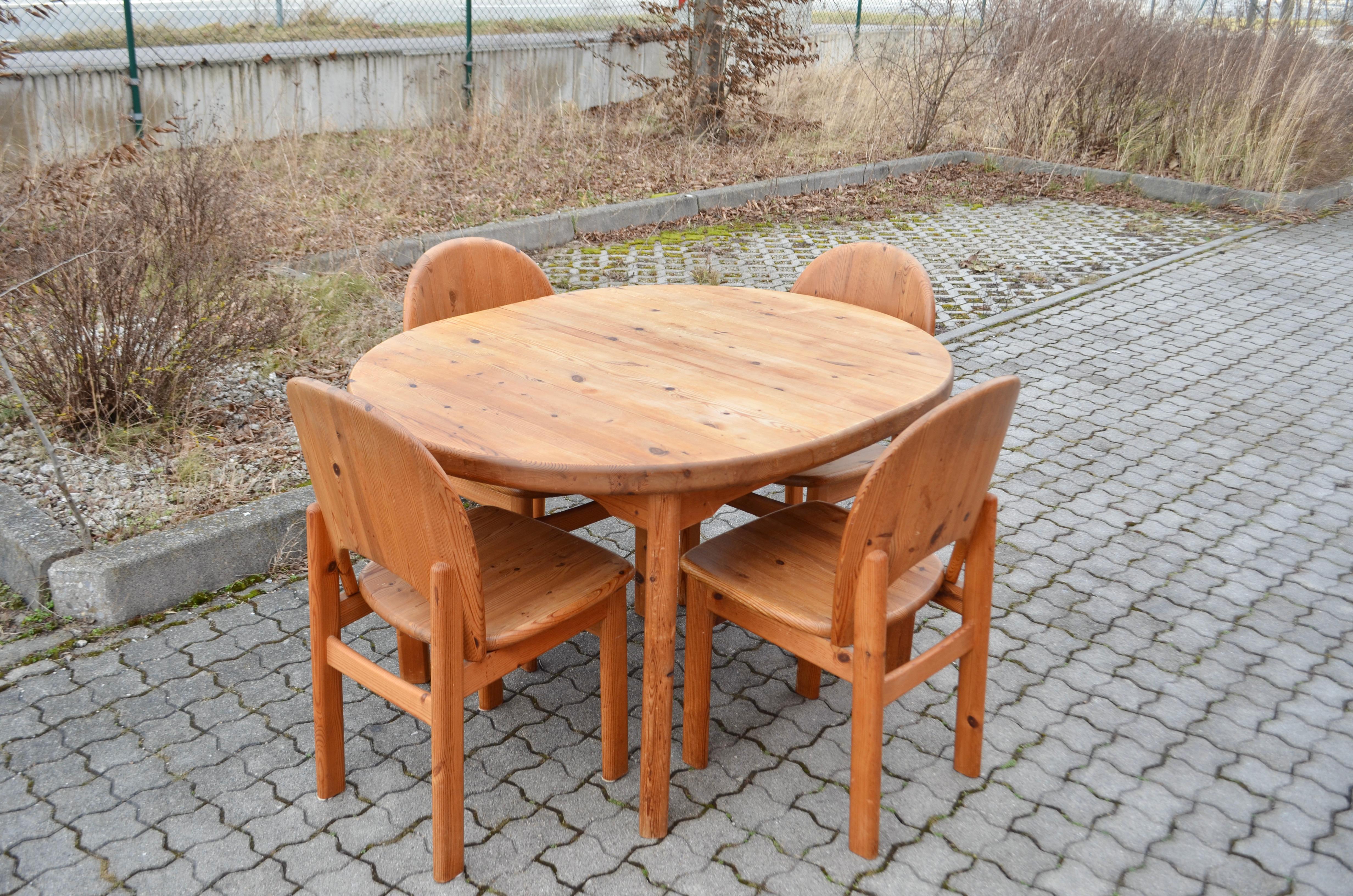 Glostrup Scandinavian Pine Danish Dining Set Ensemble 4x Chairs & Table In Distressed Condition For Sale In Munich, Bavaria