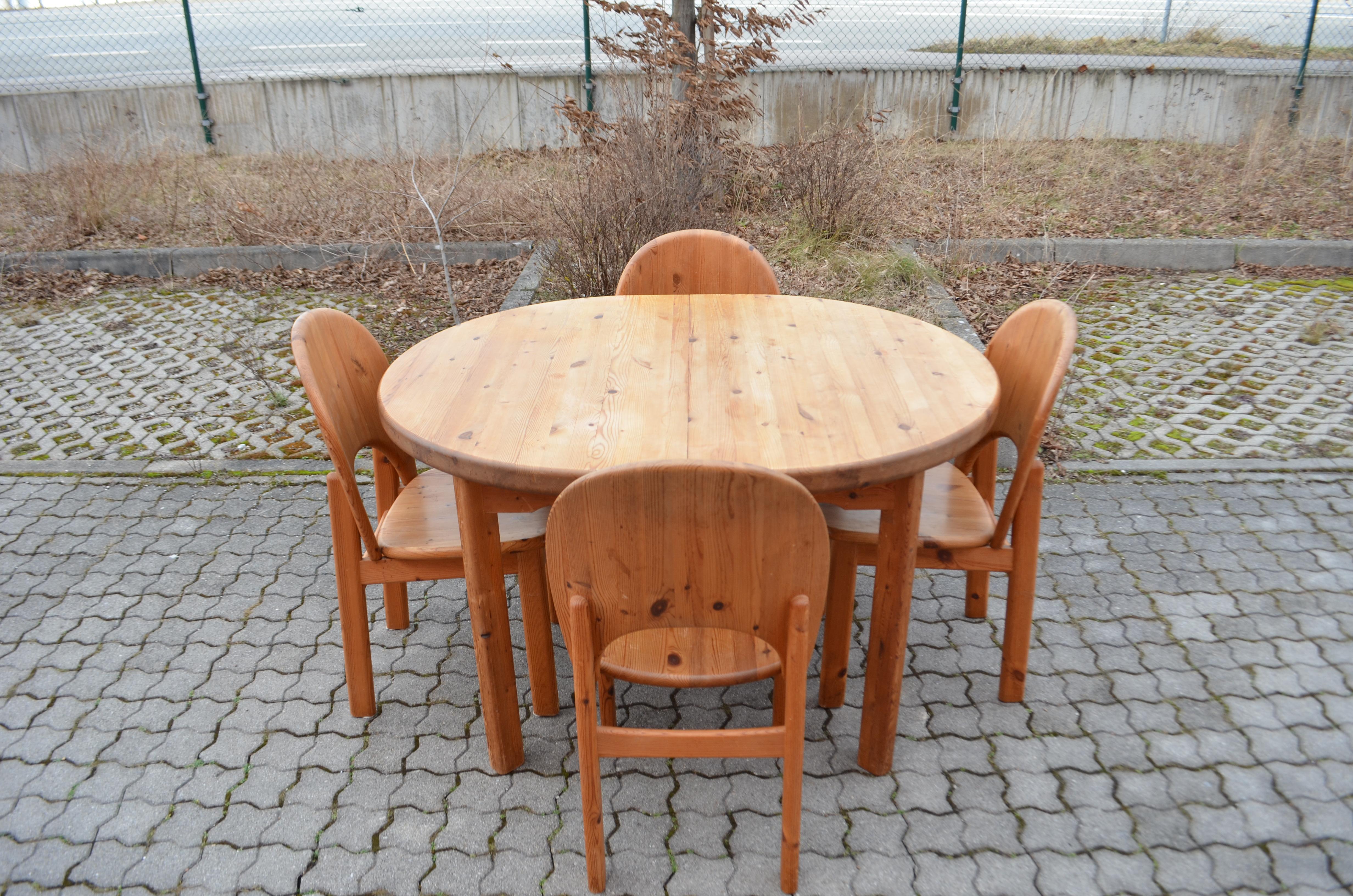 Glostrup Skandinavisches dänisches Esszimmer-Set aus Kiefernholz, 4x Stühle und Tisch (Ende des 20. Jahrhunderts) im Angebot