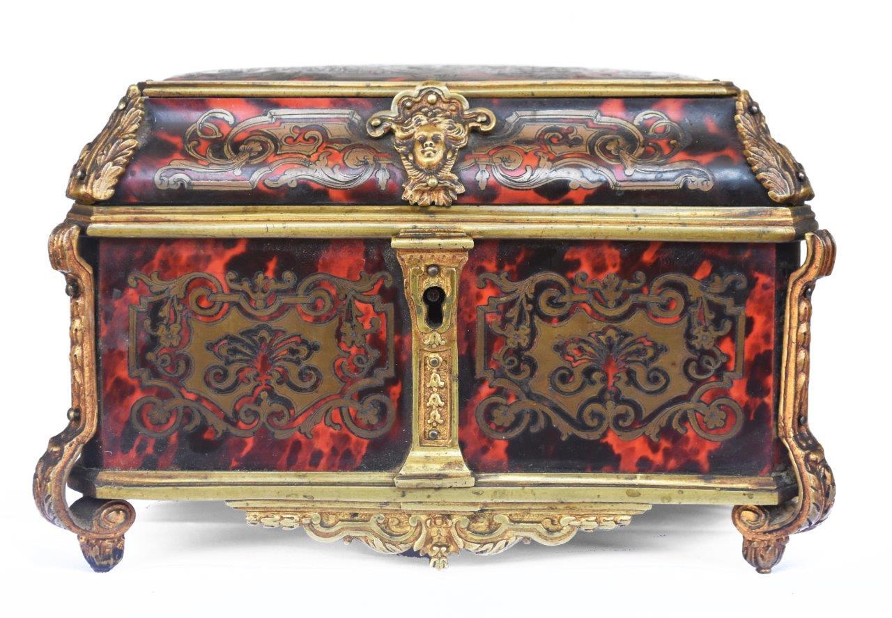 Gilt bronze gloves box stamped A. Tahan à Paris, circa Napoleon III decorated with Boulle marquetry. Velvet interior.