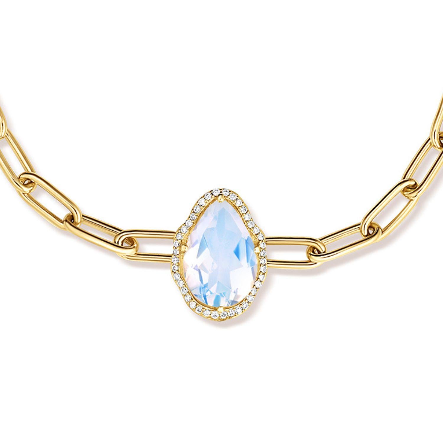 Glow Bracelet. 18K yellow gold (750/1000), with a 2.56 carat pear-cut blue moonstone and 0.1 carats of round brilliant-cut diamonds. 18K yellow gold chain with adjustable length of 17 cm.
