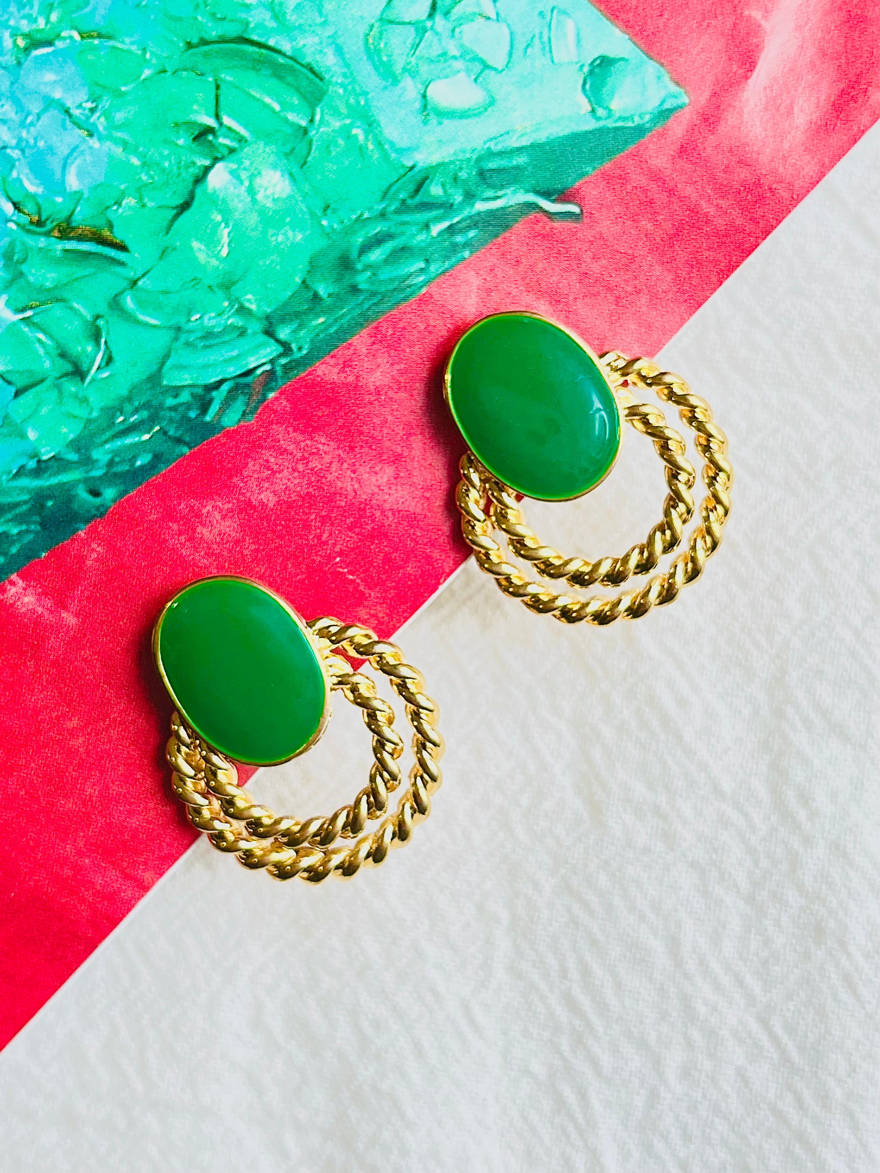 Boucles d'oreilles clips rétro ajourées double bouton d'or ovale vert Glow Neuf - En vente à Wokingham, England