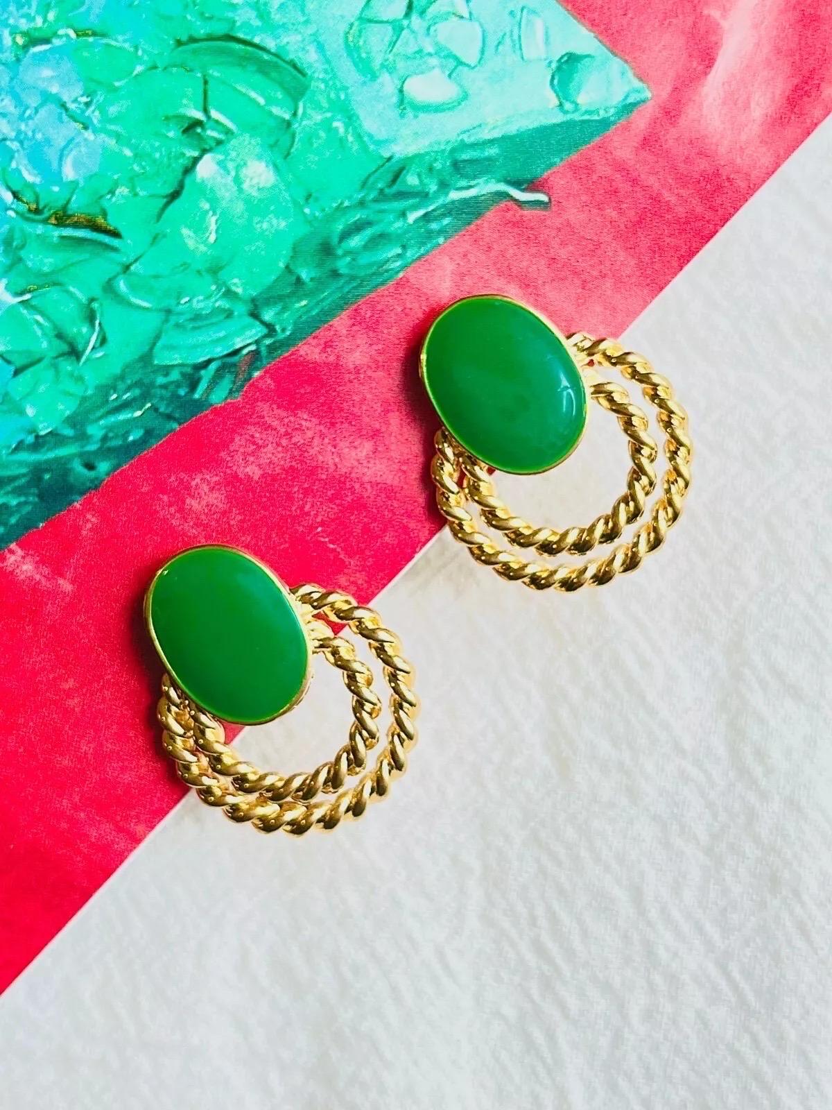 Boucles d'oreilles clips rétro ajourées double bouton d'or ovale vert Glow en vente 1