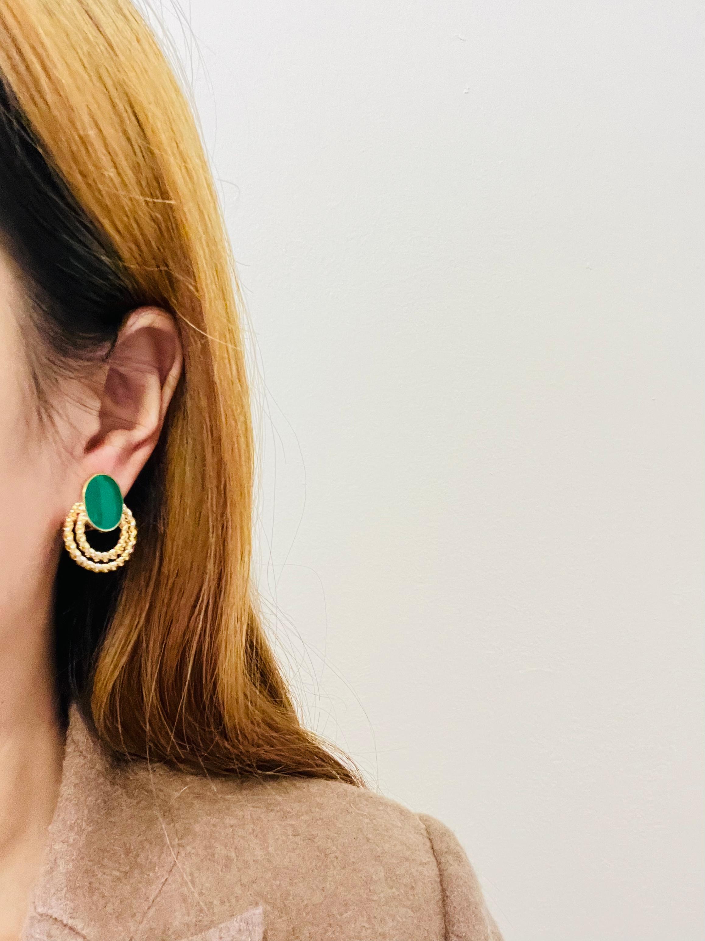 Boucles d'oreilles clips rétro ajourées double bouton d'or ovale vert Glow en vente 3