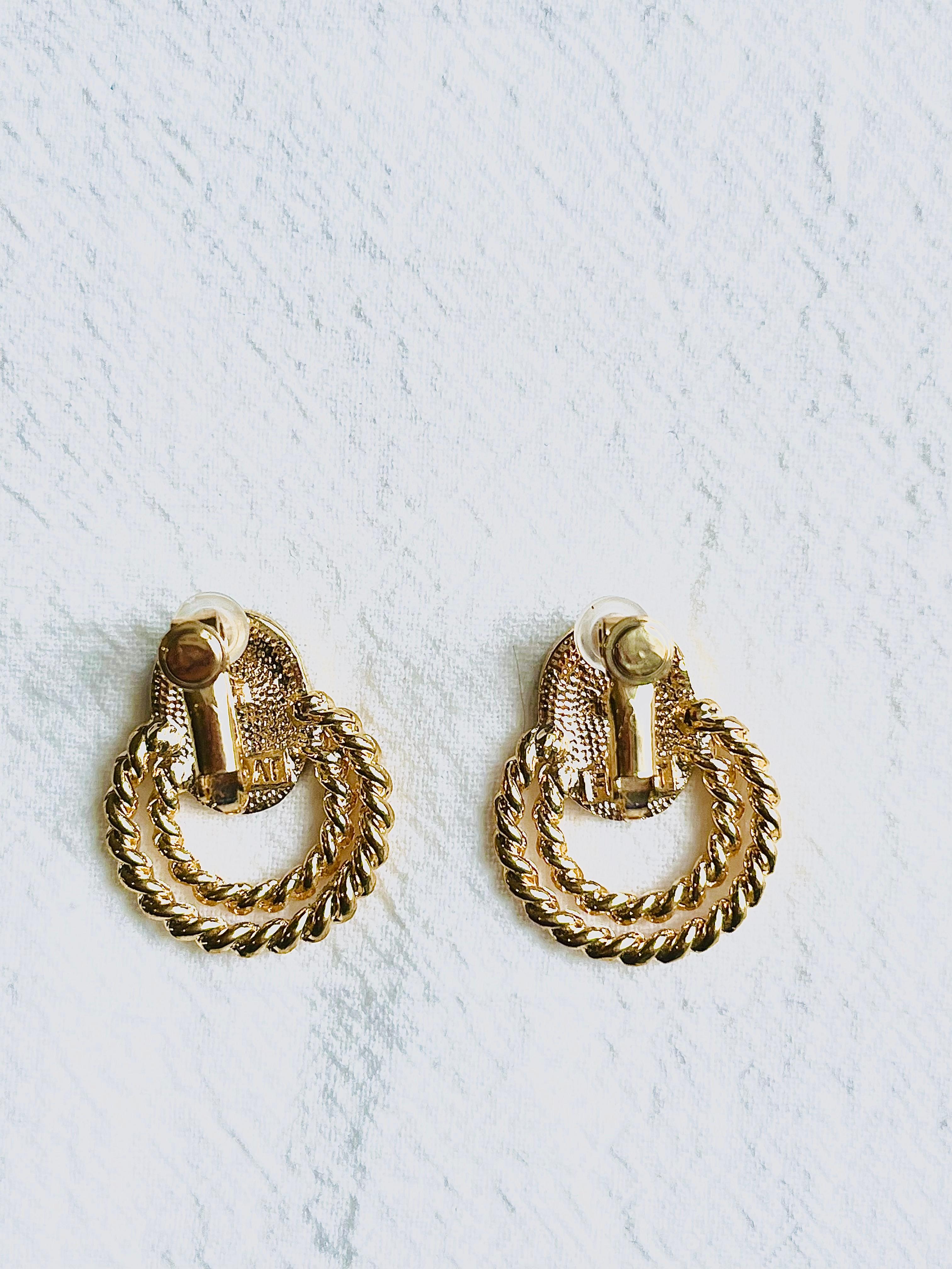 Boucles d'oreilles clips rétro ajourées double bouton d'or ovale vert Glow en vente 4