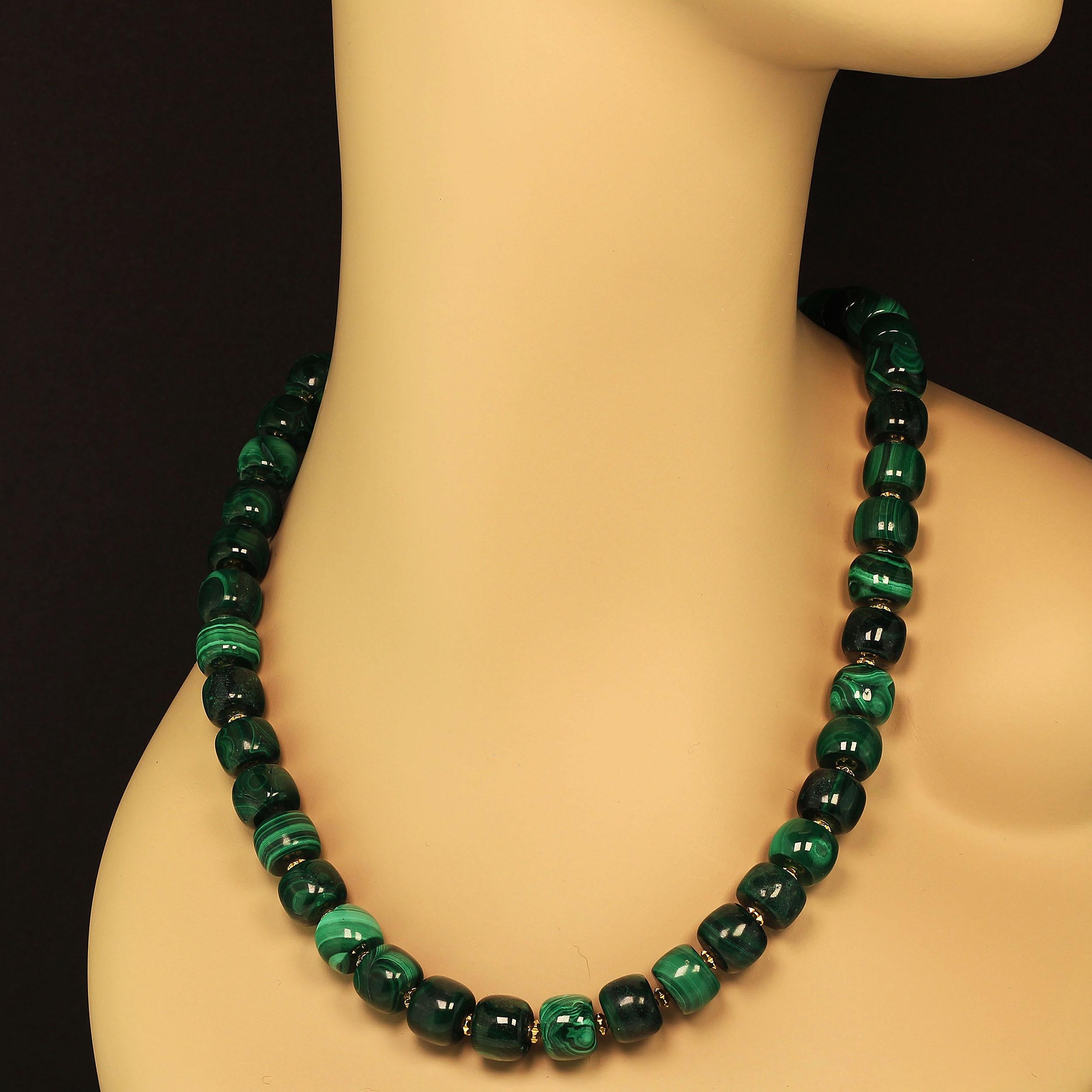 AJD 22 Inch Glowing Highly Polished Green Malachite Necklace In New Condition In Raleigh, NC