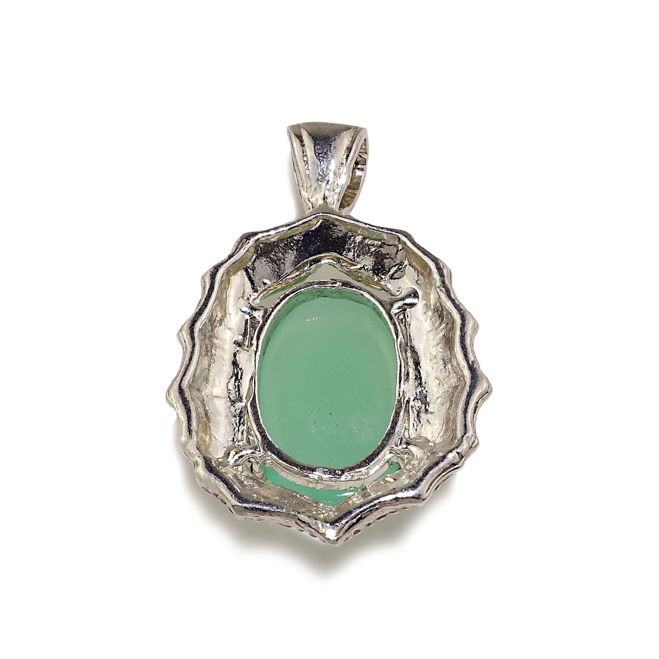 AJD Glowing Translucent Cabochon Chrysophrase in Sterling Silver Pendant In New Condition For Sale In Raleigh, NC