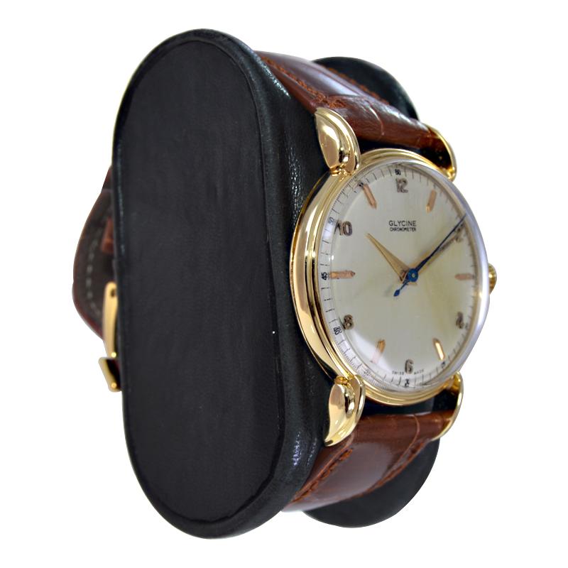 FACTORY / HOUSE:  Glycine Watch Company
STYLE / REFERENCE: Round / Art Deco
METAL / MATERIAL: 18 Kt Yellow Gold 
DIMENSIONS:  Length 44mm  X  Diameter 35mm
CIRCA: 1940's
MOVEMENT / CALIBER: Manual Winding / 17 Jewels / Caliber 11 Lignes 
DIAL /