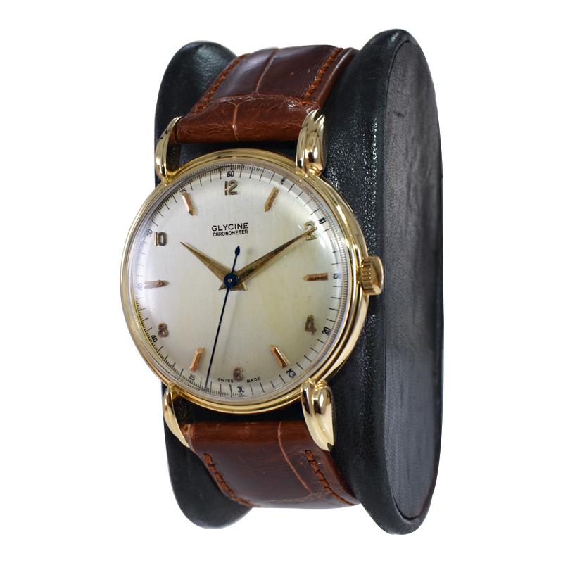 Women's or Men's Glycine 18Kt. Solid Yellow Gold Art Deco Classic Round Manual Watch circa 1940's For Sale
