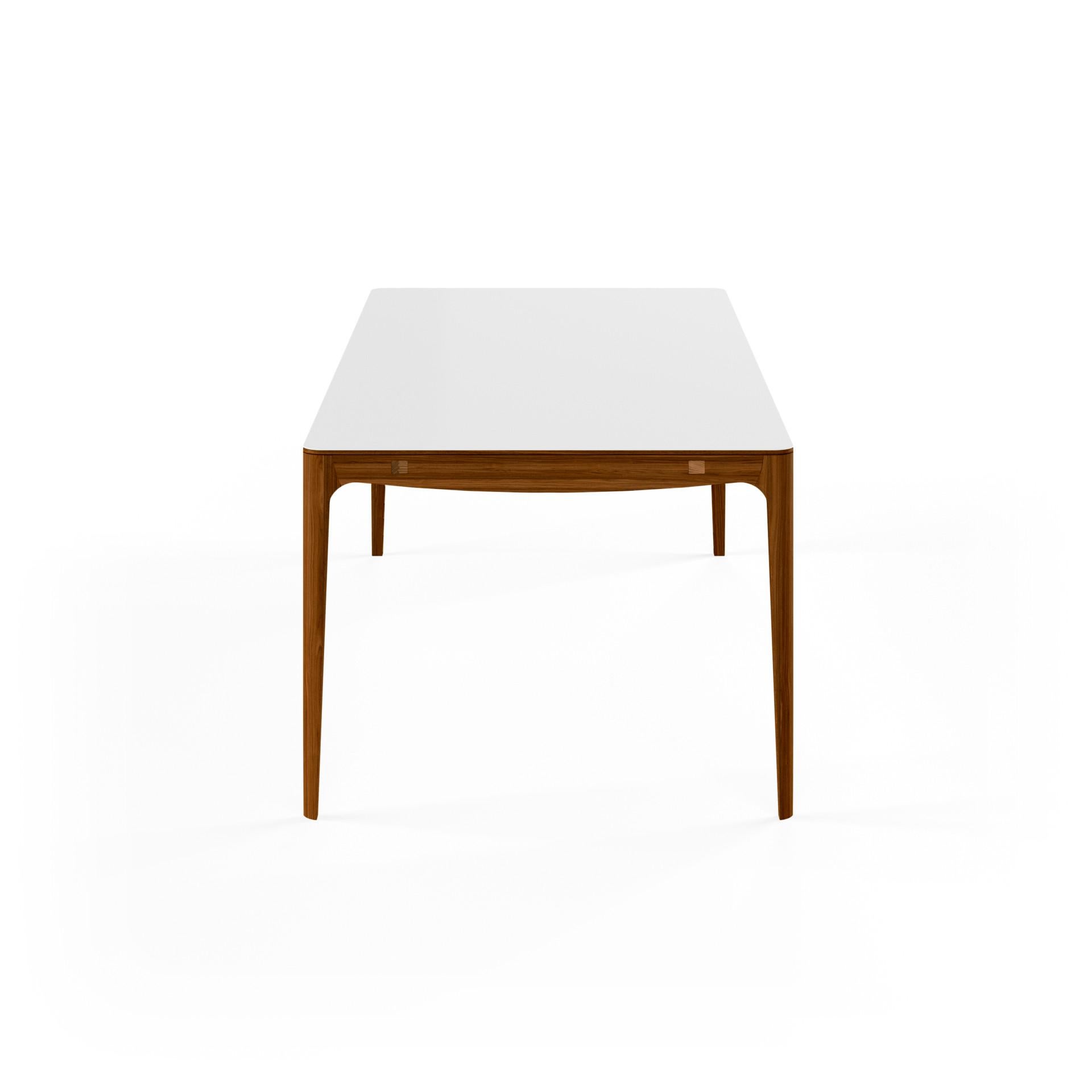 The Ro table series combines Classic cabinetmaker traditions with a clean expression that fits a modern setting.
In close collaboration with designer, Hans Sandgren Jakobsen, we have developed the table, GM 3700 Ro. Hans Sandgren has designed a