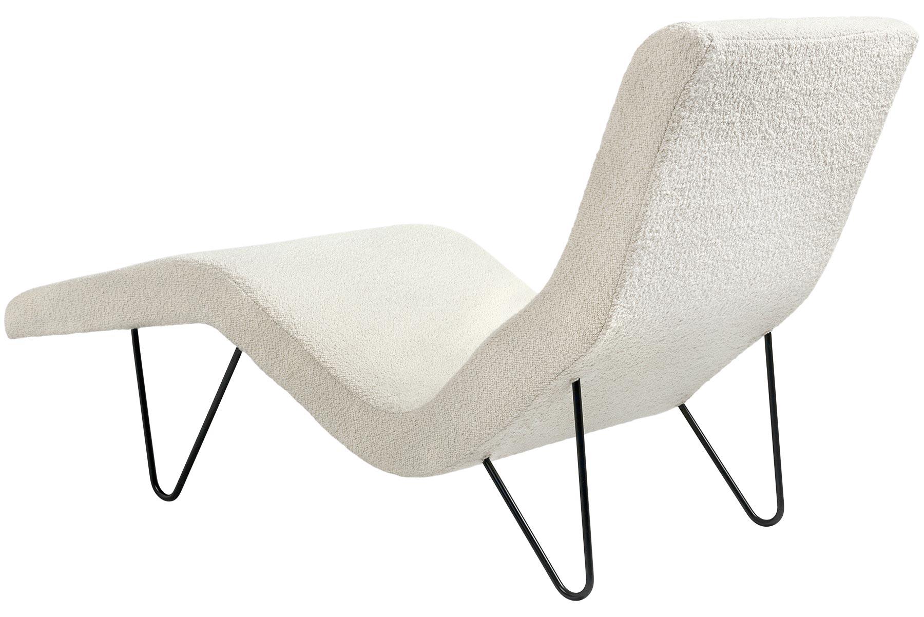 La Chaise Longue GMG a été conçue en 1951 par Greta M. Grossman. D'une élégance ludique, elle est parfaitement inclinée pour se prélasser tout en conservant toutes les qualités épurées d'un design du milieu du siècle. Construit dans une forme conçue