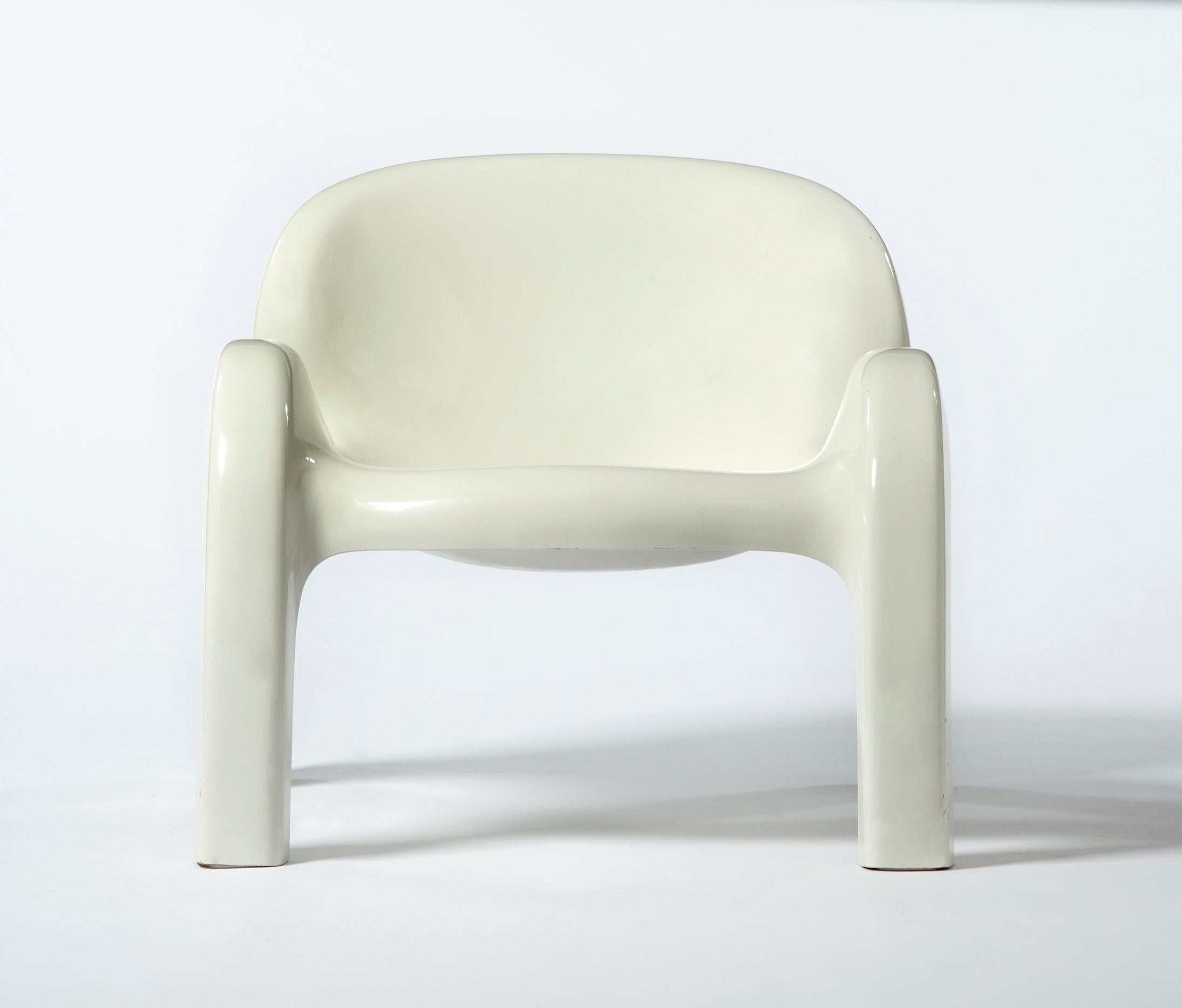 GN2 plastic lounge chair. Designed by Peter Ghyczy for Reuter's Form + Life collection, Germany, 1970. (Seat: 14