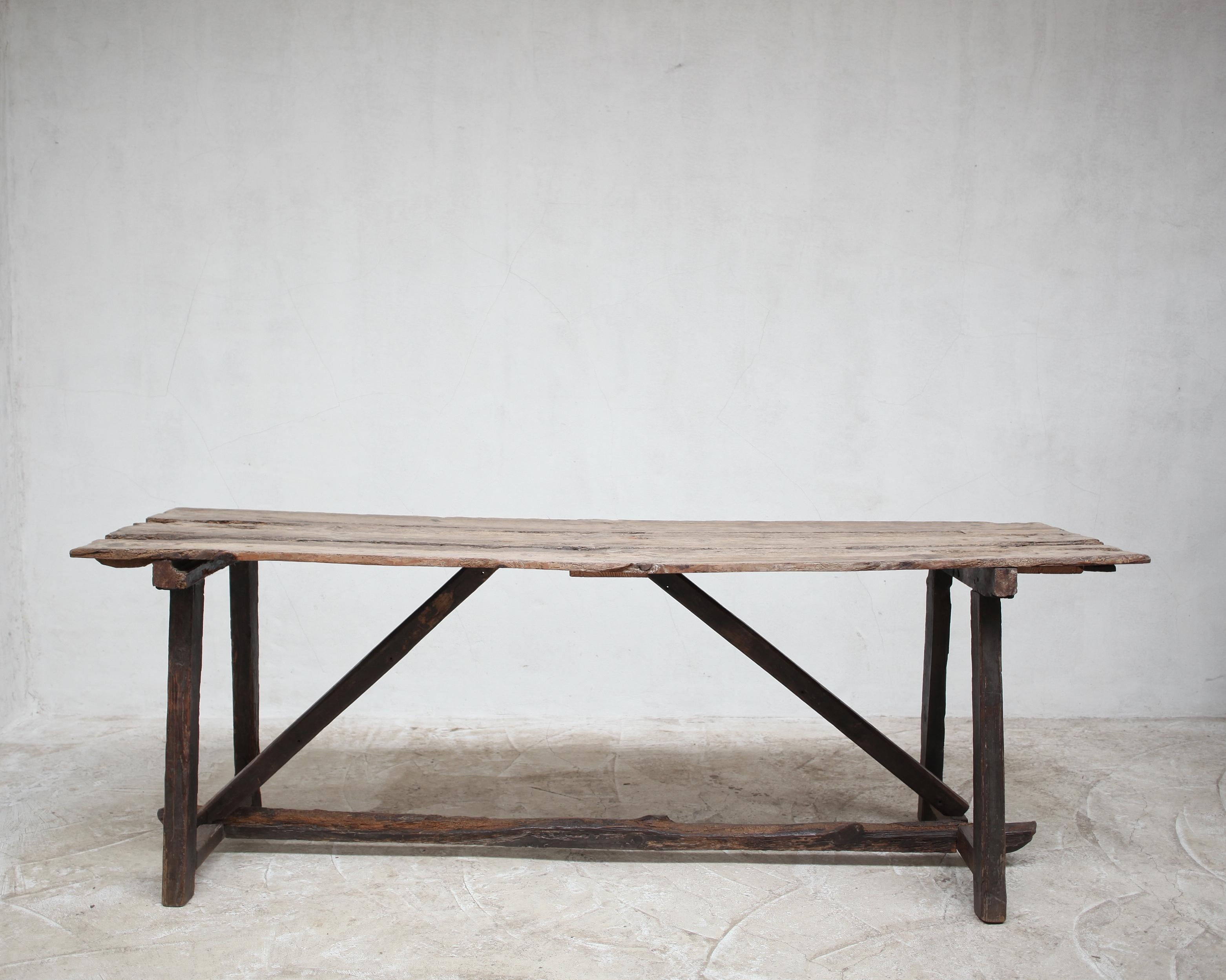 Mesa Catalana Wabi Sabi del S. XVIII Español en venta