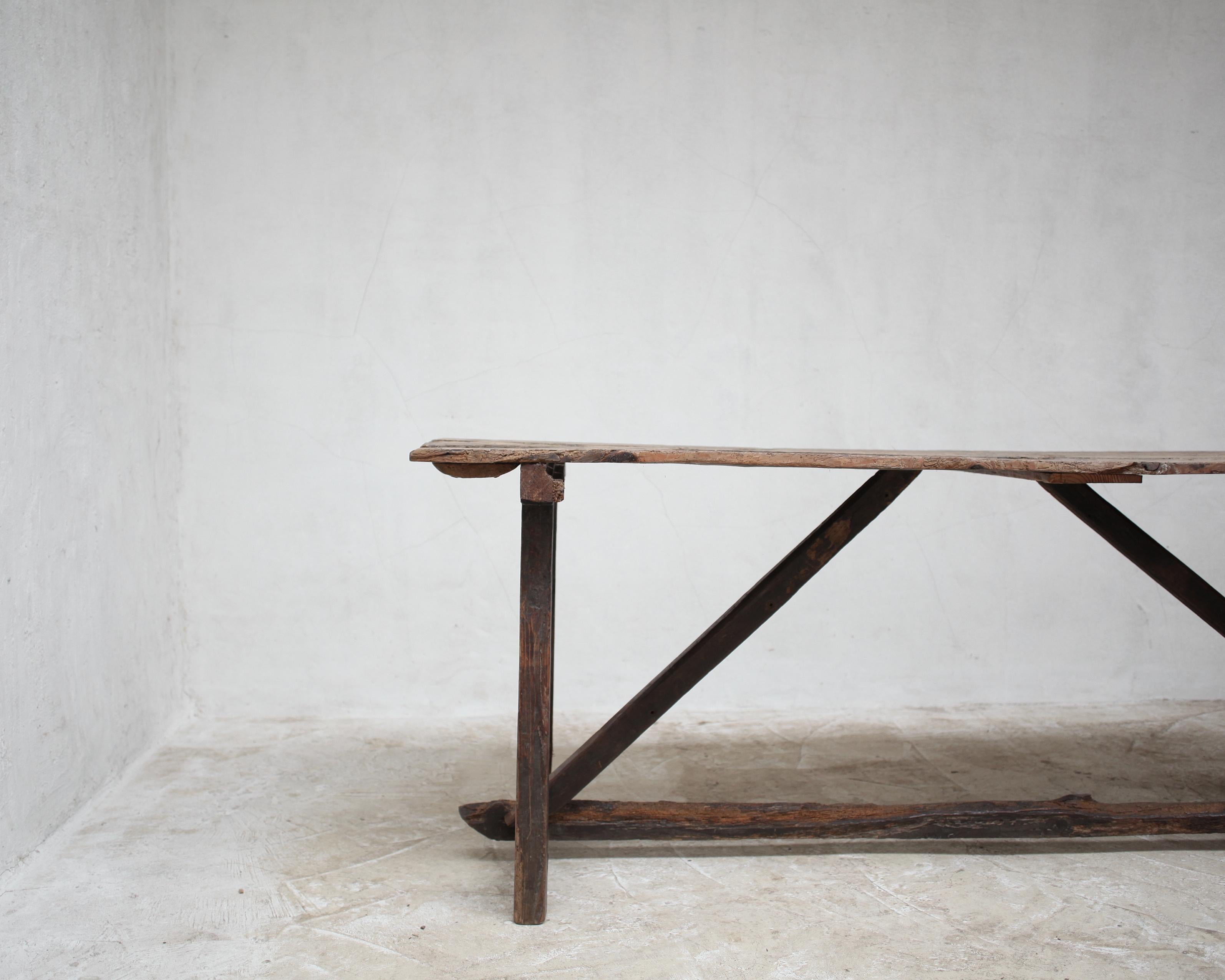 Mesa Catalana Wabi Sabi del S. XVIII en Bueno estado para la venta en London, GB