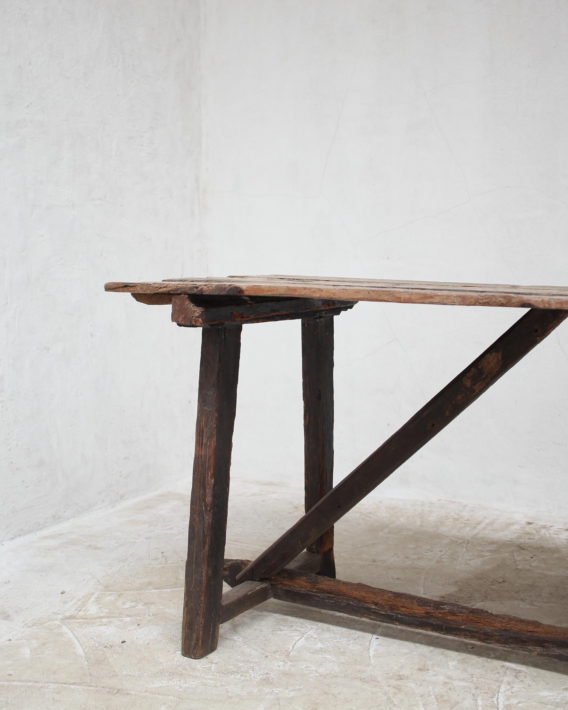 Mesa Catalana Wabi Sabi del S. XVIII siglo XVIII y antes en venta