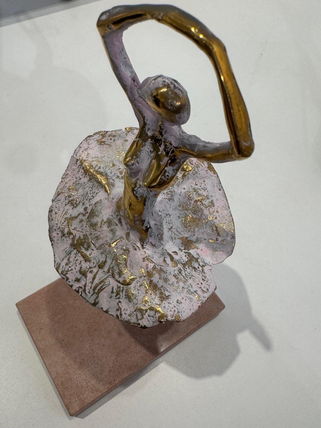 Ballerina - Bronzeskulptur einer figurativen wirbelnden Ballerina zeitgenössische Kunst im Angebot 2