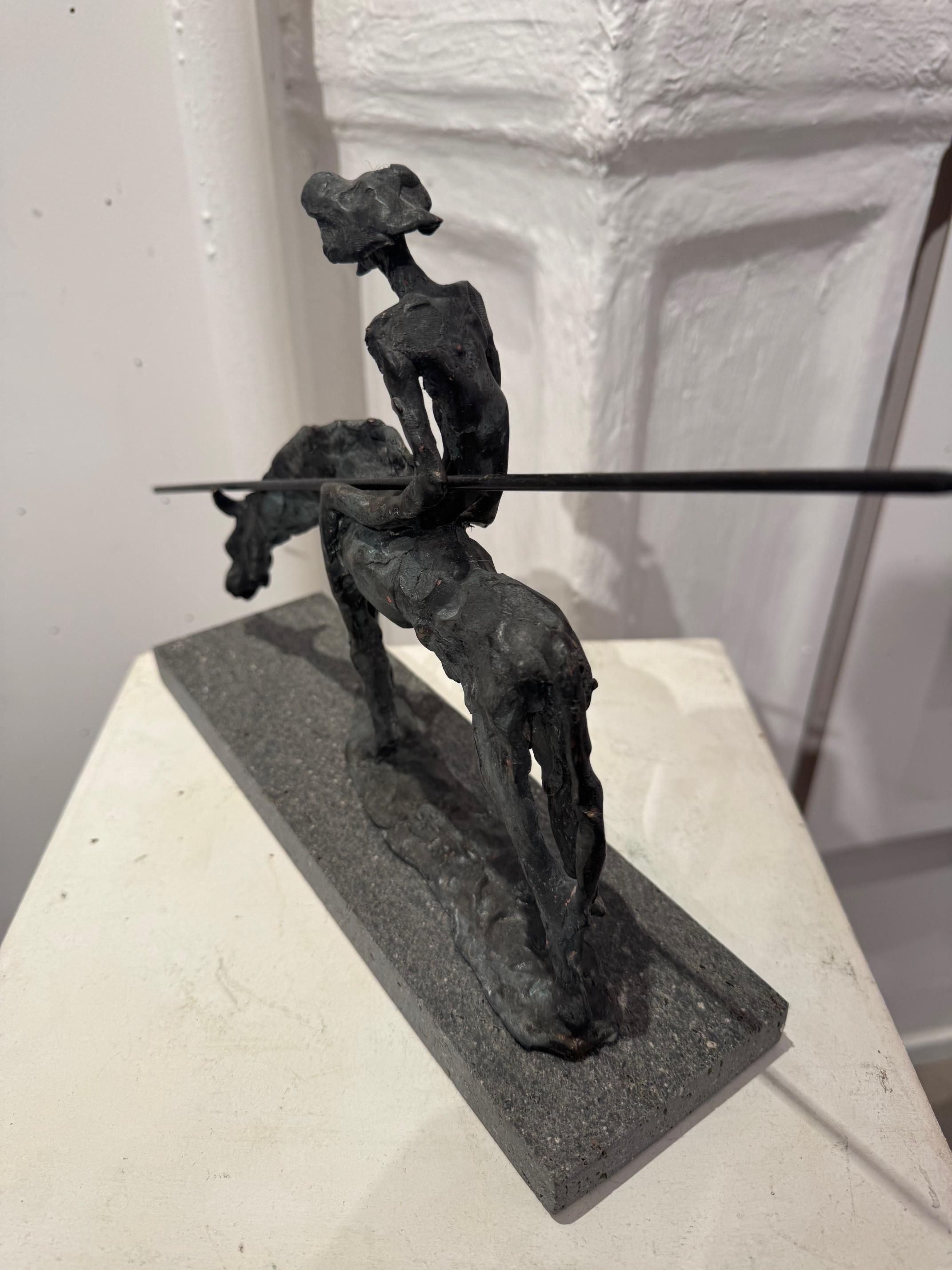 Don Quichotte - Bronze sculpture of a bull attacking figurativ contemporary art - Gold Figurative Sculpture by Günay Aliev