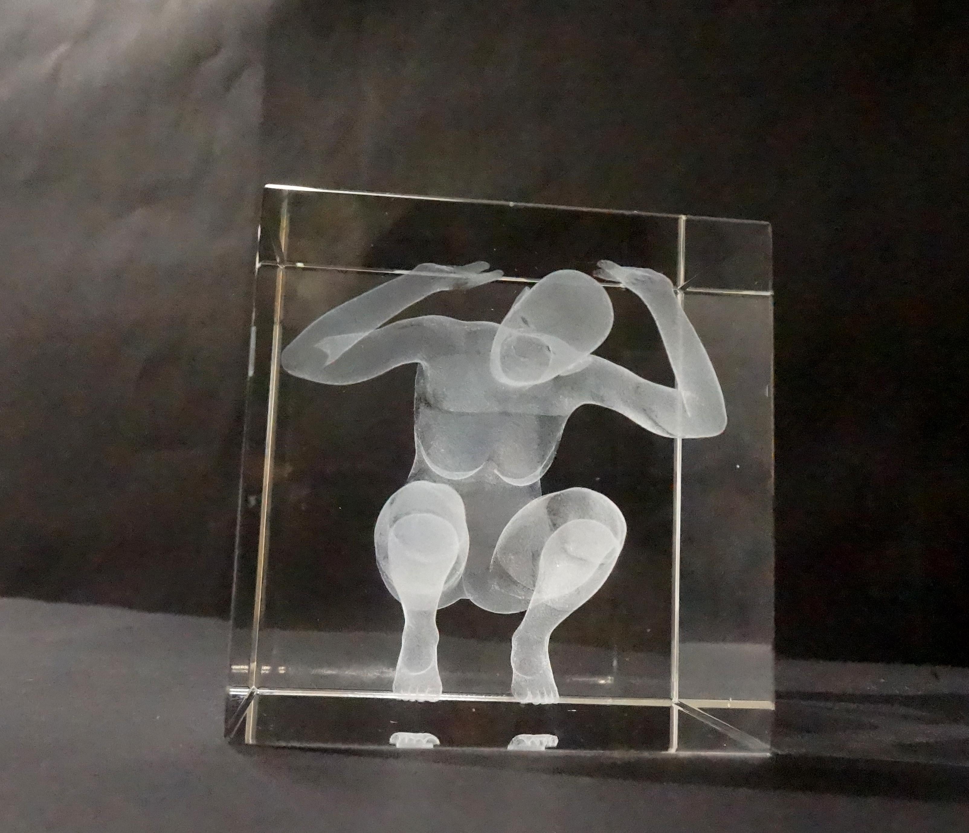 Gefangen (Schwarz), Figurative Sculpture, von Gönül Nuhoğlu