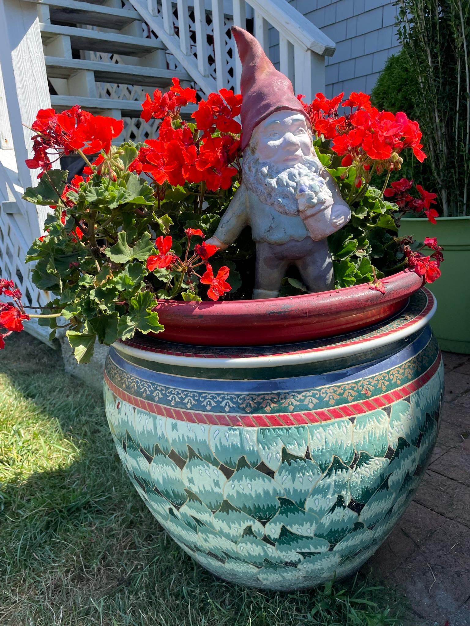 Gnome-Gartenskulptur in Originalfarbe „Flower Pot“ im Angebot 10