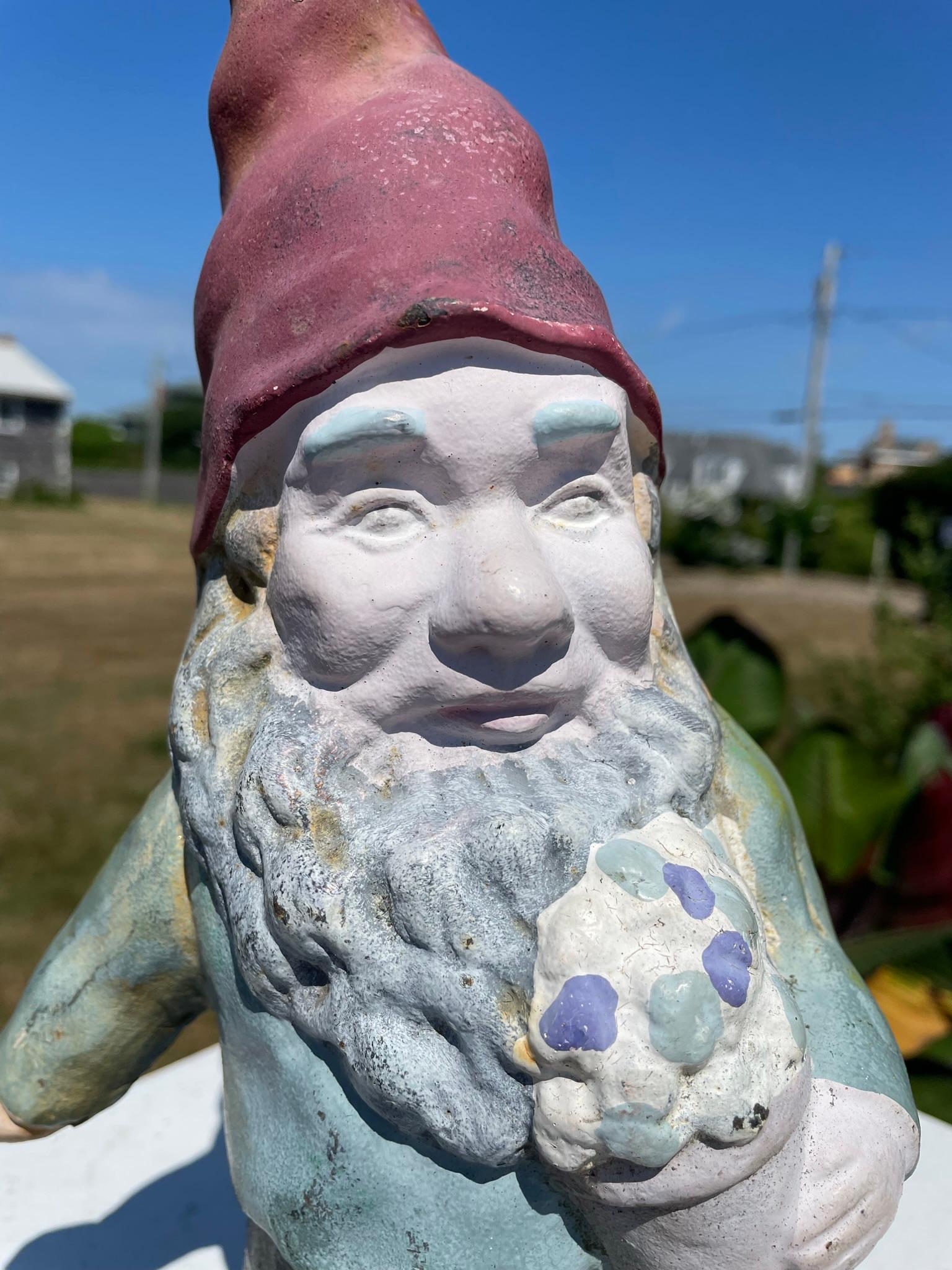 Gnome-Gartenskulptur in Originalfarbe „Flower Pot“ im Zustand „Gut“ im Angebot in South Burlington, VT