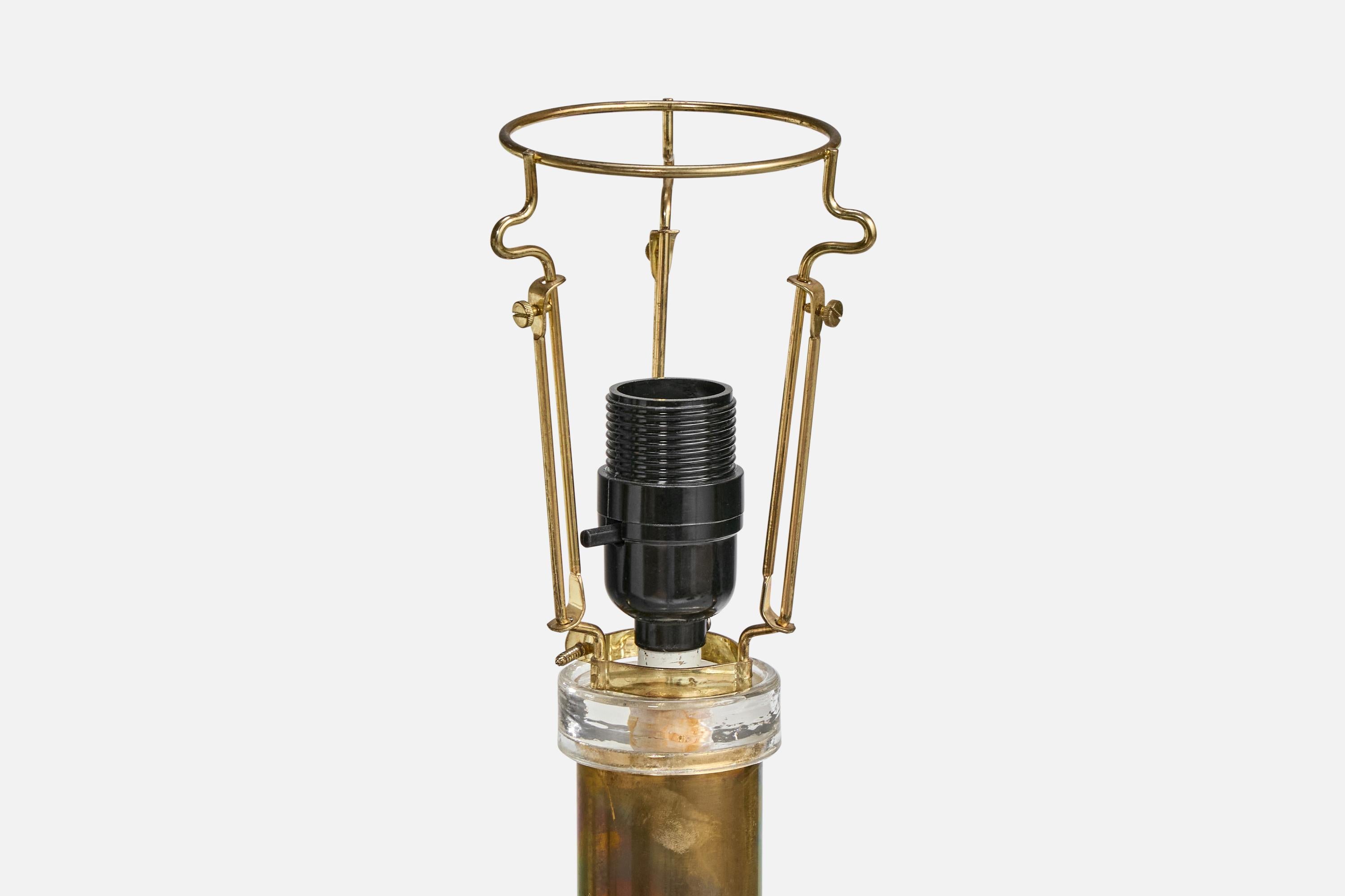 Milieu du XXe siècle Gnosjö Konstsmide, lampes de table, verre, laiton, rotin, Suède, années 1960 en vente