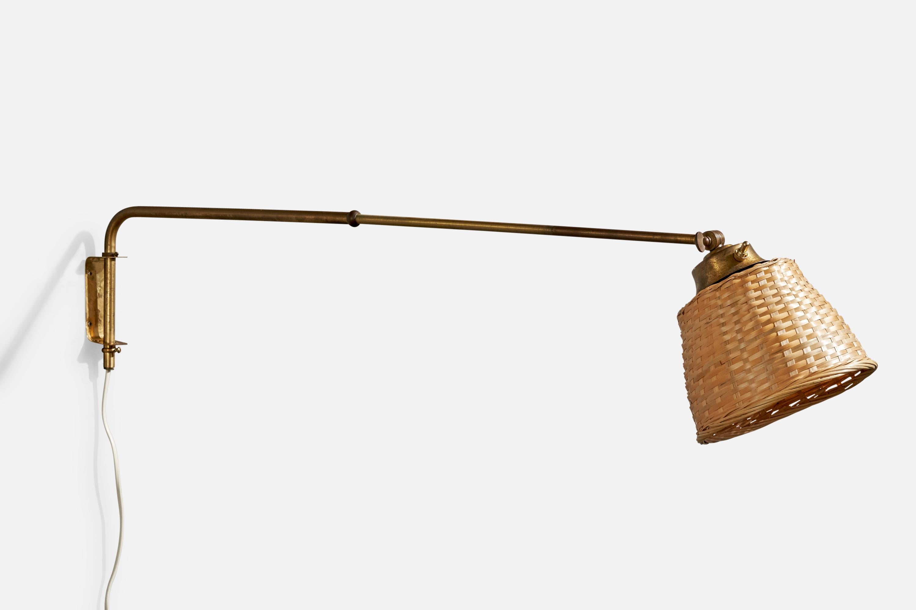 Scandinave moderne Gnosjö Konstsmide, applique murale, laiton, rotin, Suède, années 1940 en vente