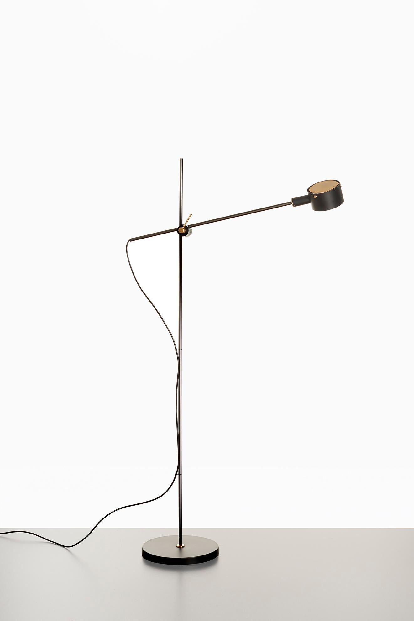 Metal G.O. 352 Floor Lamp by Giuseppe Ostuni for Oluce For Sale