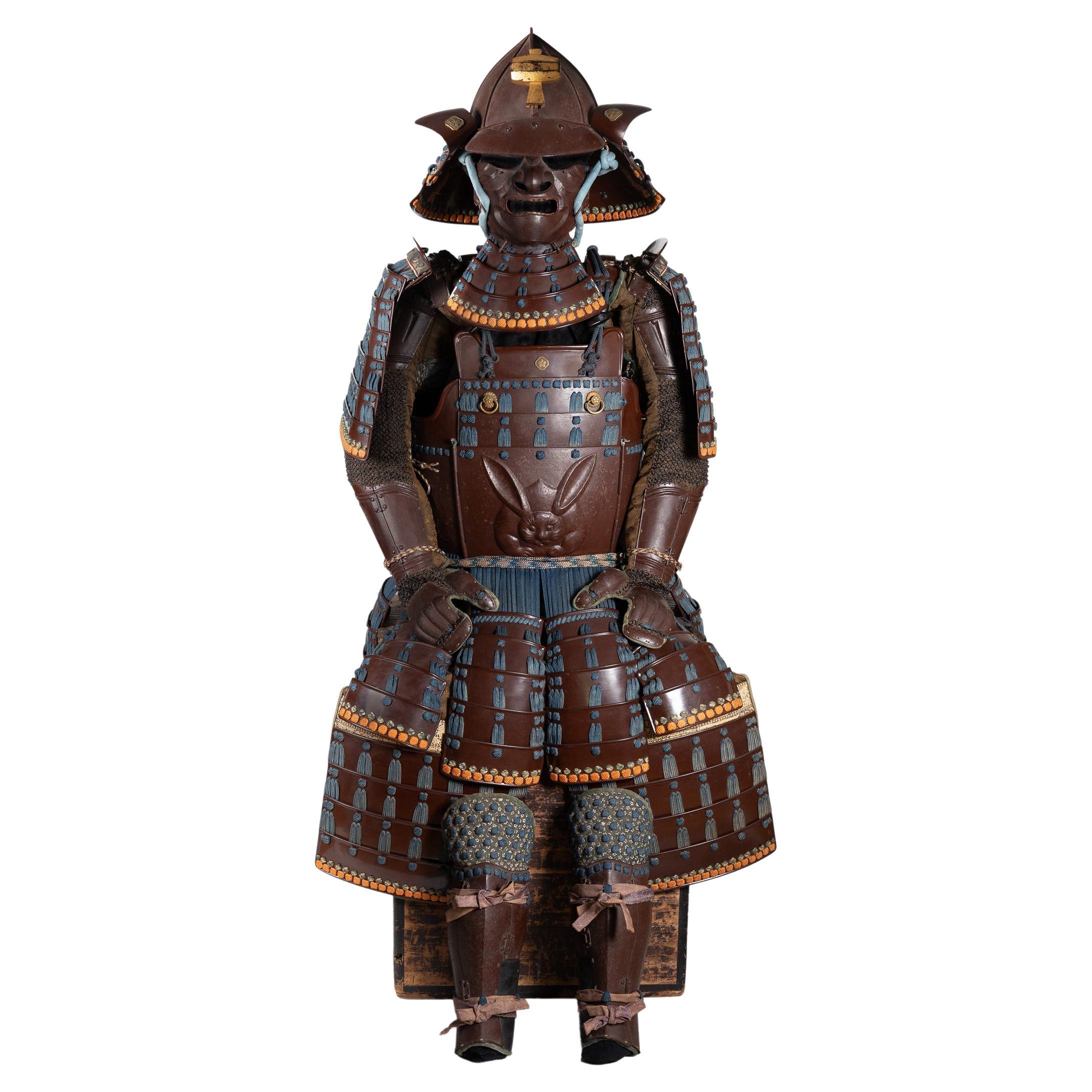 Go-Mai Uchidashi D Tosei Gusoku Samurai-Armor, dekoriert mit einem geprägten Kaninchen im Angebot