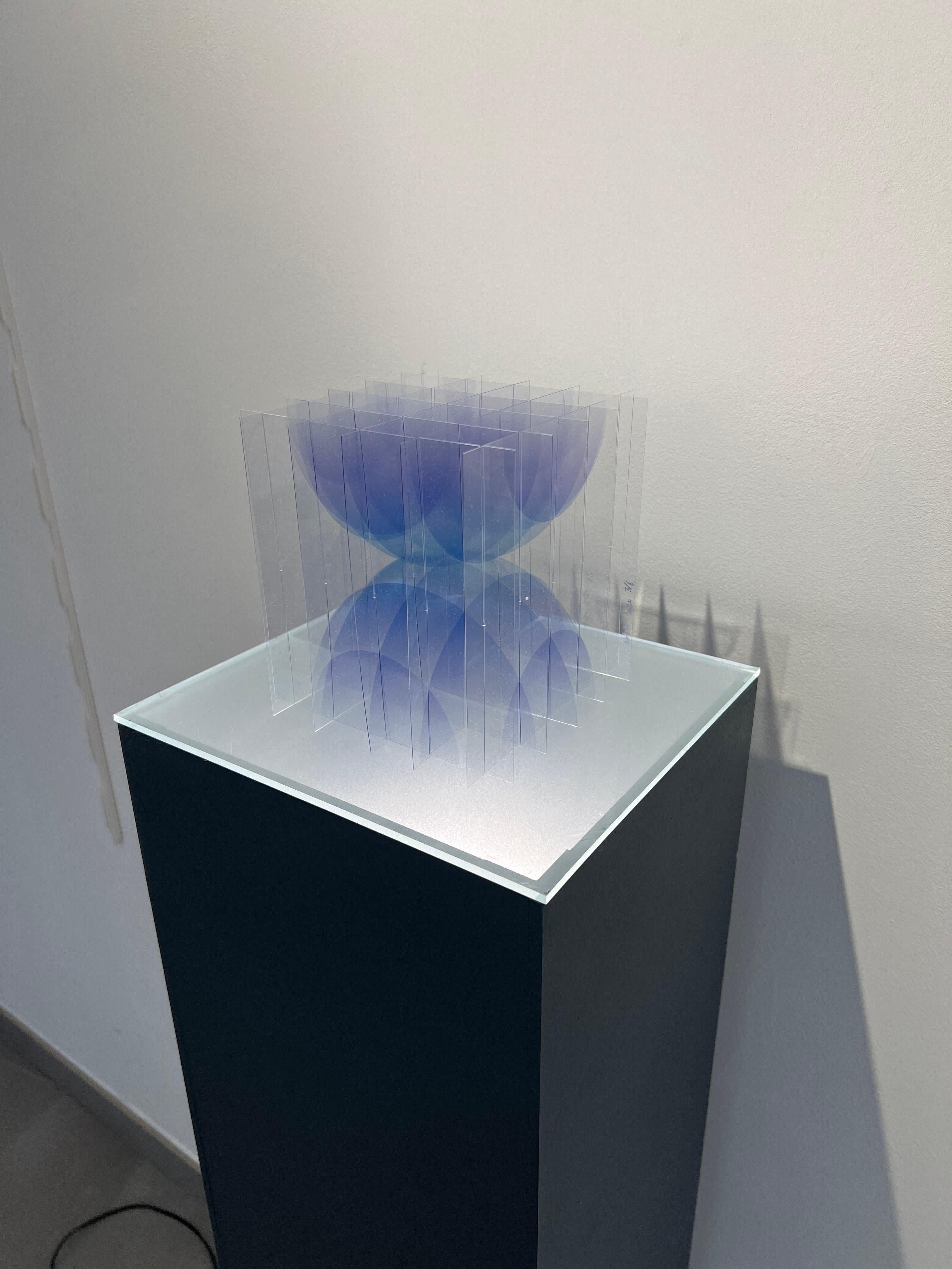 Origami like sculture (it folds completely flat). Provides a fun and strong visual illusion, with a jelly look.
Signed and numbered 3/6, dated 2020. 
Led pedestal comes extra.  Although optional, we strongly recommend it (looks wonderful in