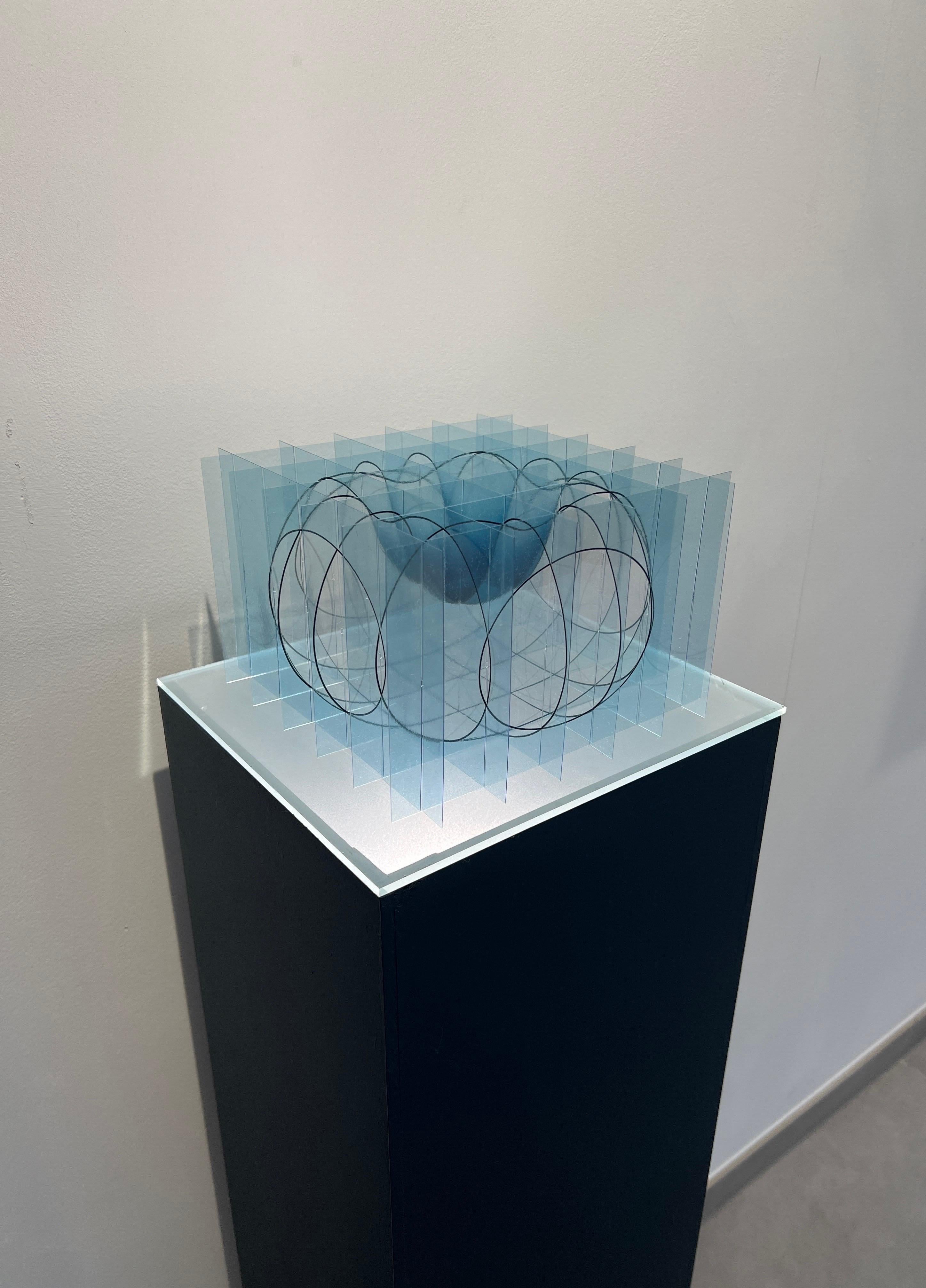 „Les Gouttes“ dessin/volume. Origami, optische Kunstskulptur – Sculpture von GO SEGAWA