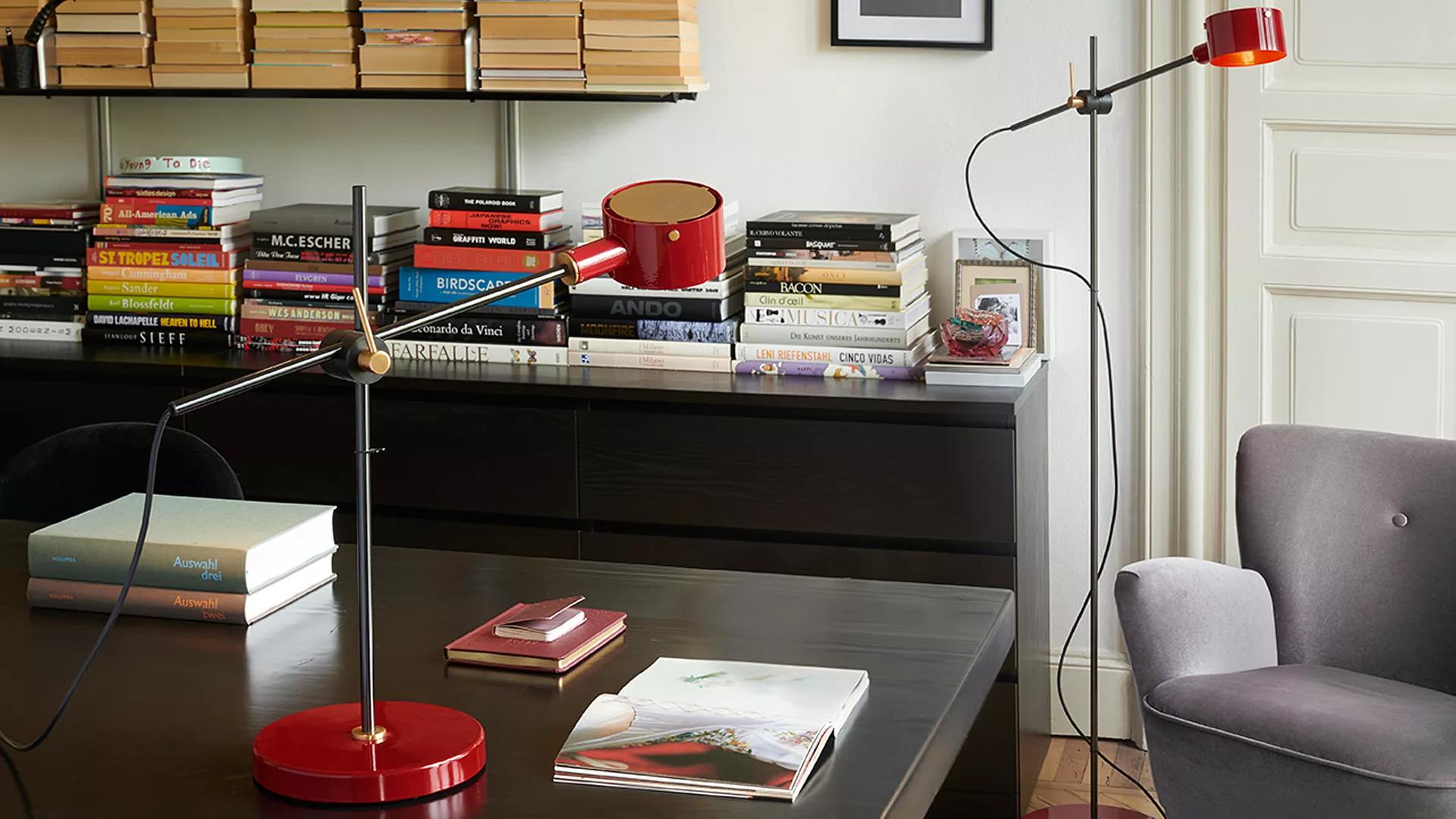 Métal Lampe de table Giuseppe Ostuni modèle 252 'G.O.' en noir pour Oluce en vente