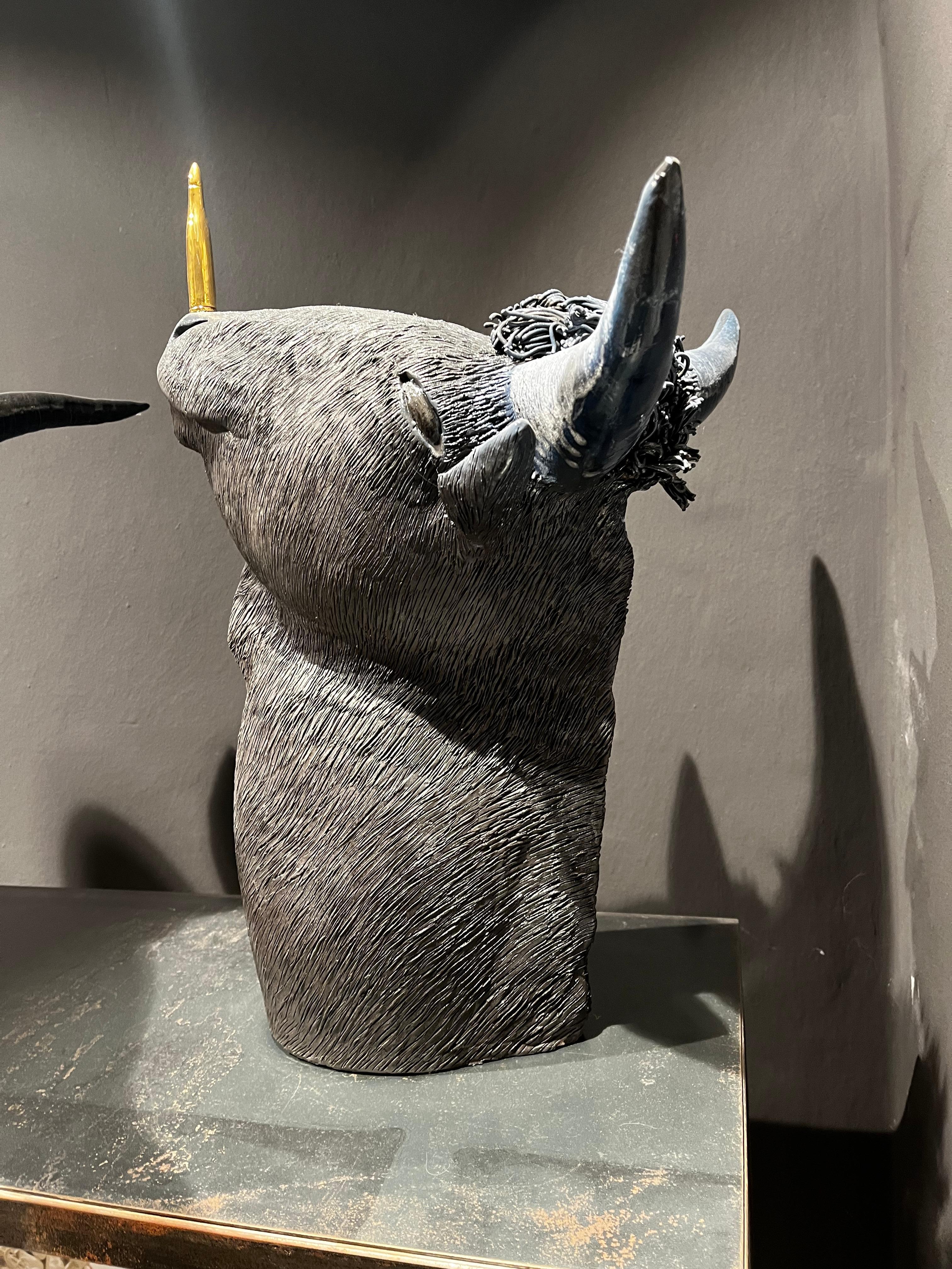 italien Centre de table sculpture en céramique en forme de balle de chèvre Entièrement réalisé à la main sans moulure, 2023 en vente