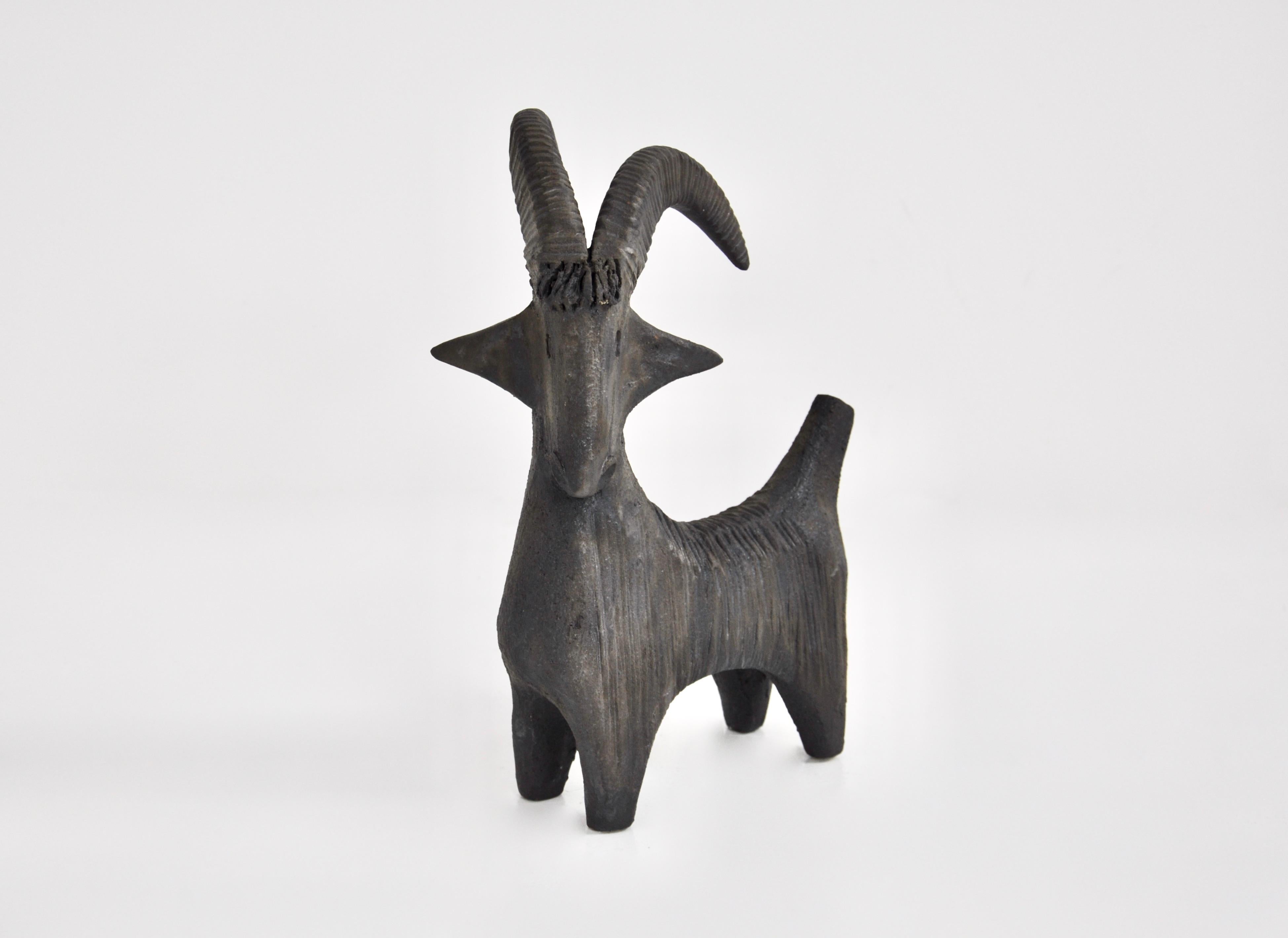  Keramik in Form einer Ziege, entworfen von Dominique Pouchain. Auf der Unterseite gestempelt.