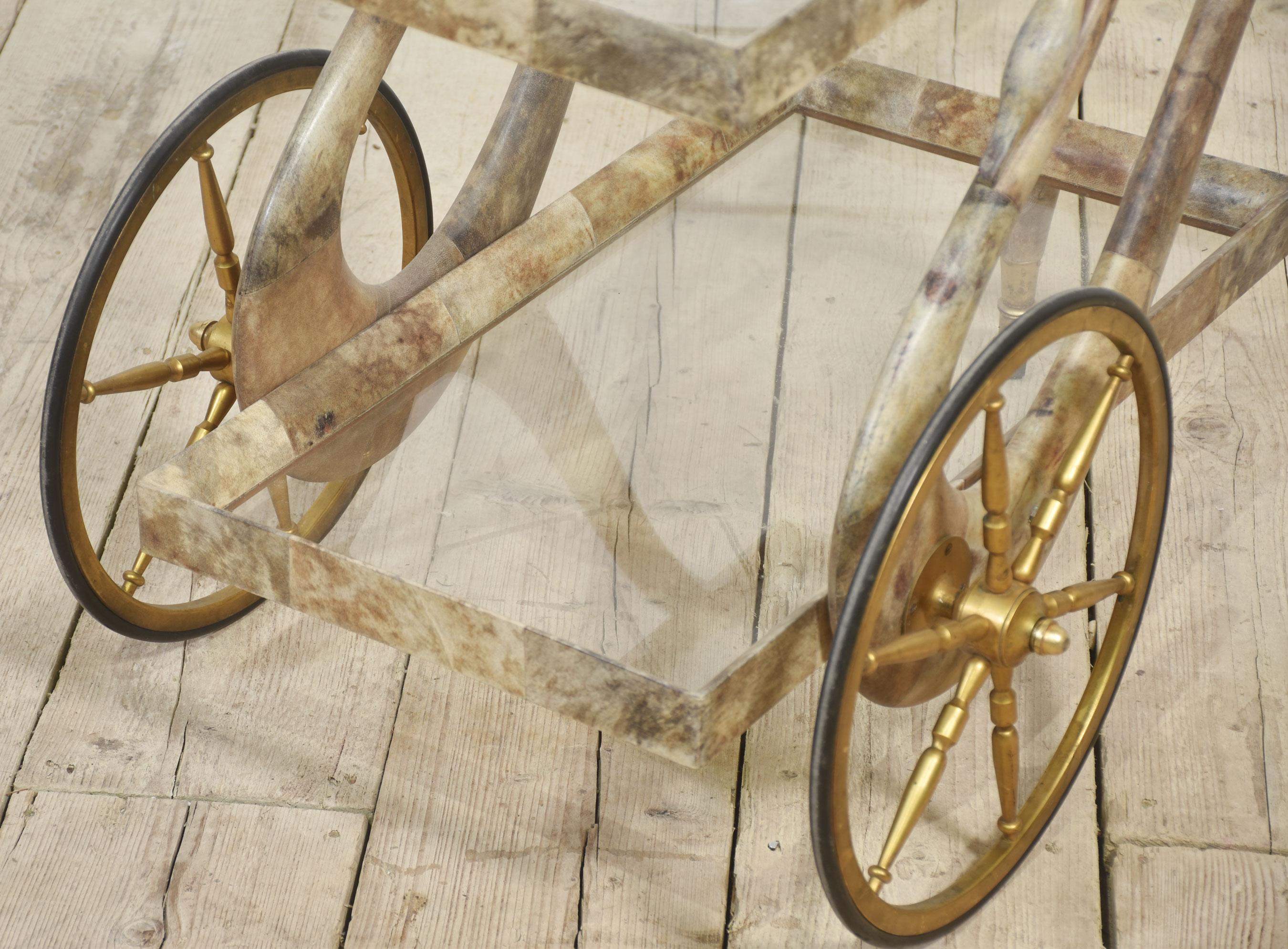 Chariot de bar ou de dessert en peau de chèvre et laiton par Aldo Tura en vente 5