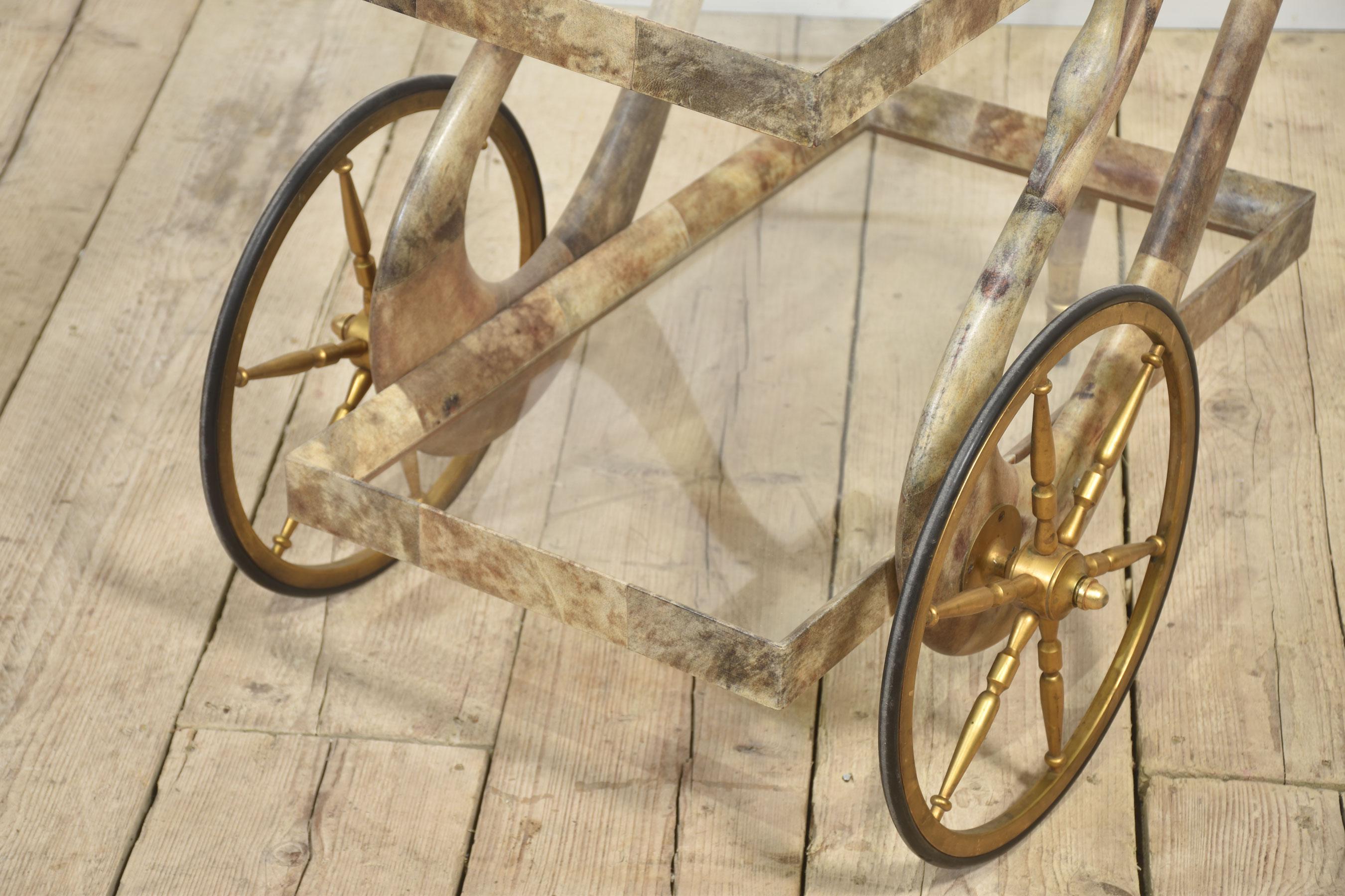 Chariot de bar ou de dessert en peau de chèvre et laiton par Aldo Tura en vente 3