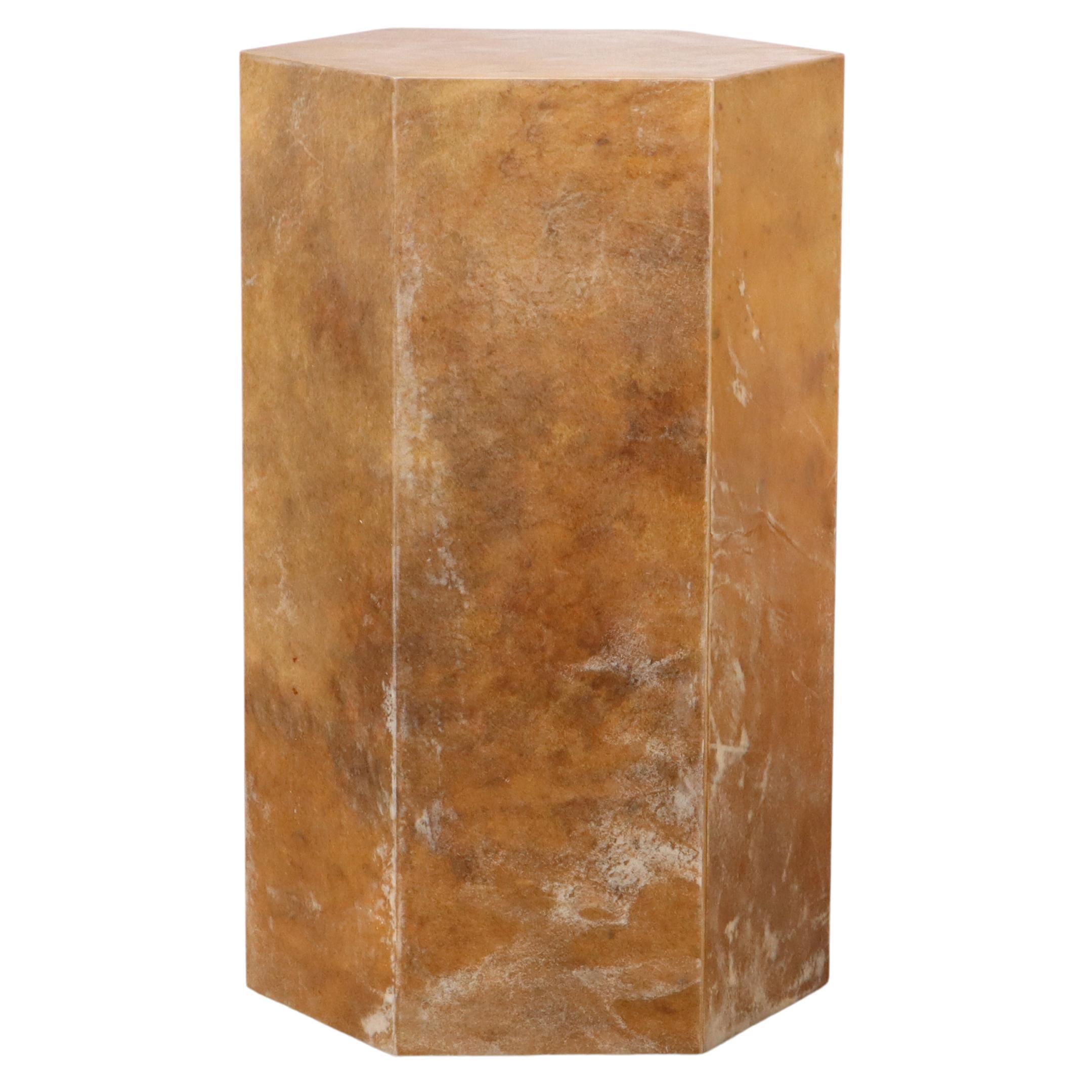 Table d'appoint moderne en peau de chèvre par Costantini, Pergamino Hex Caramel, en stock  en vente