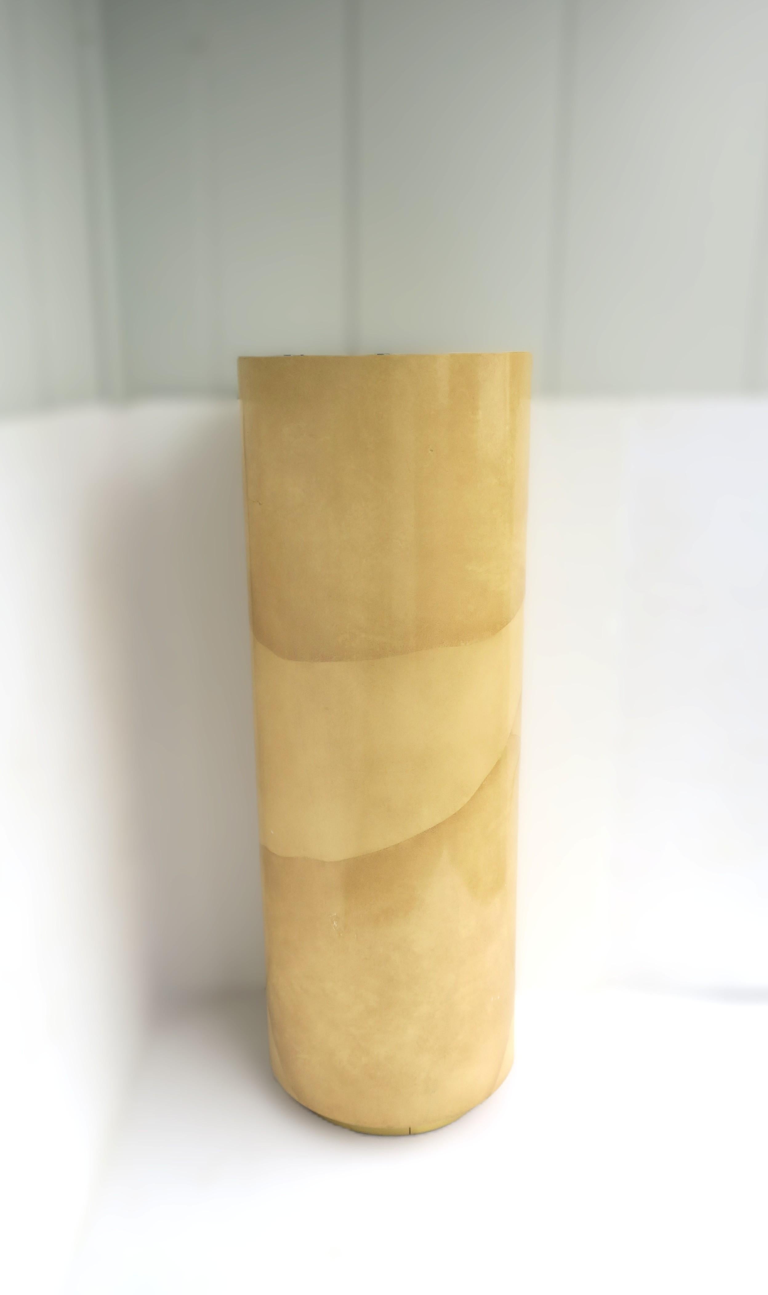 Colonne à piédestal en peau de chèvre Style moderne, circa 1970 en vente 7