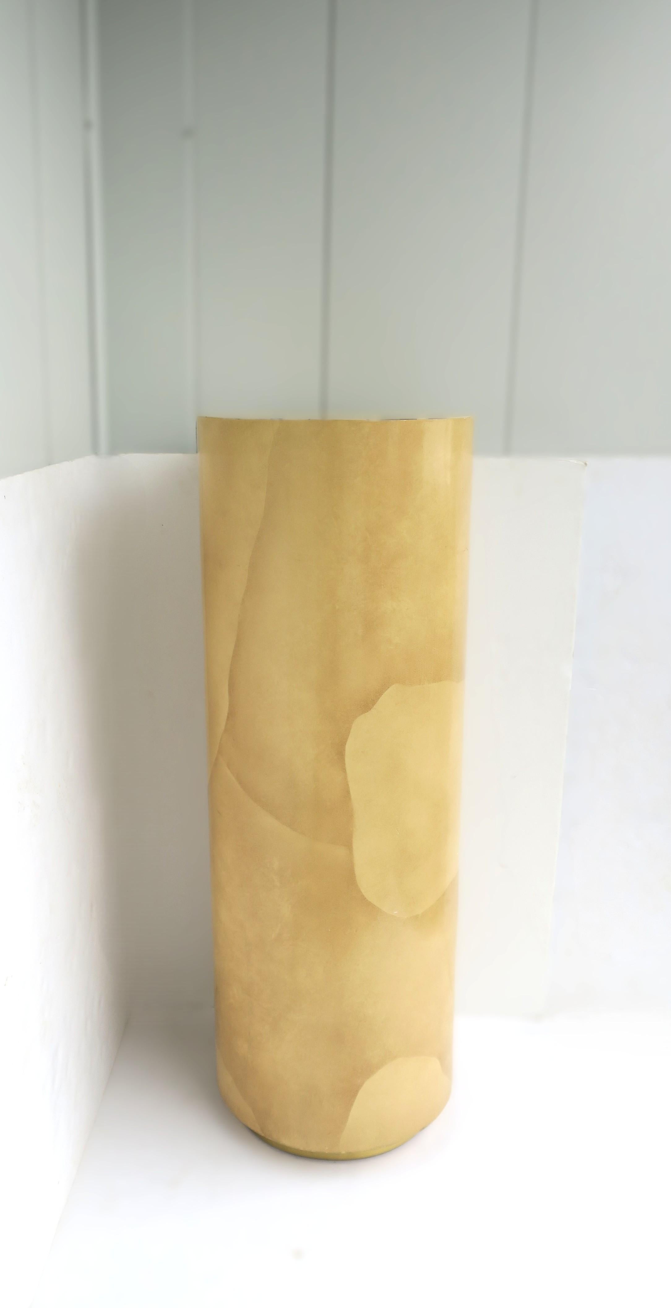 Colonne à piédestal en peau de chèvre Style moderne, circa 1970 en vente 8