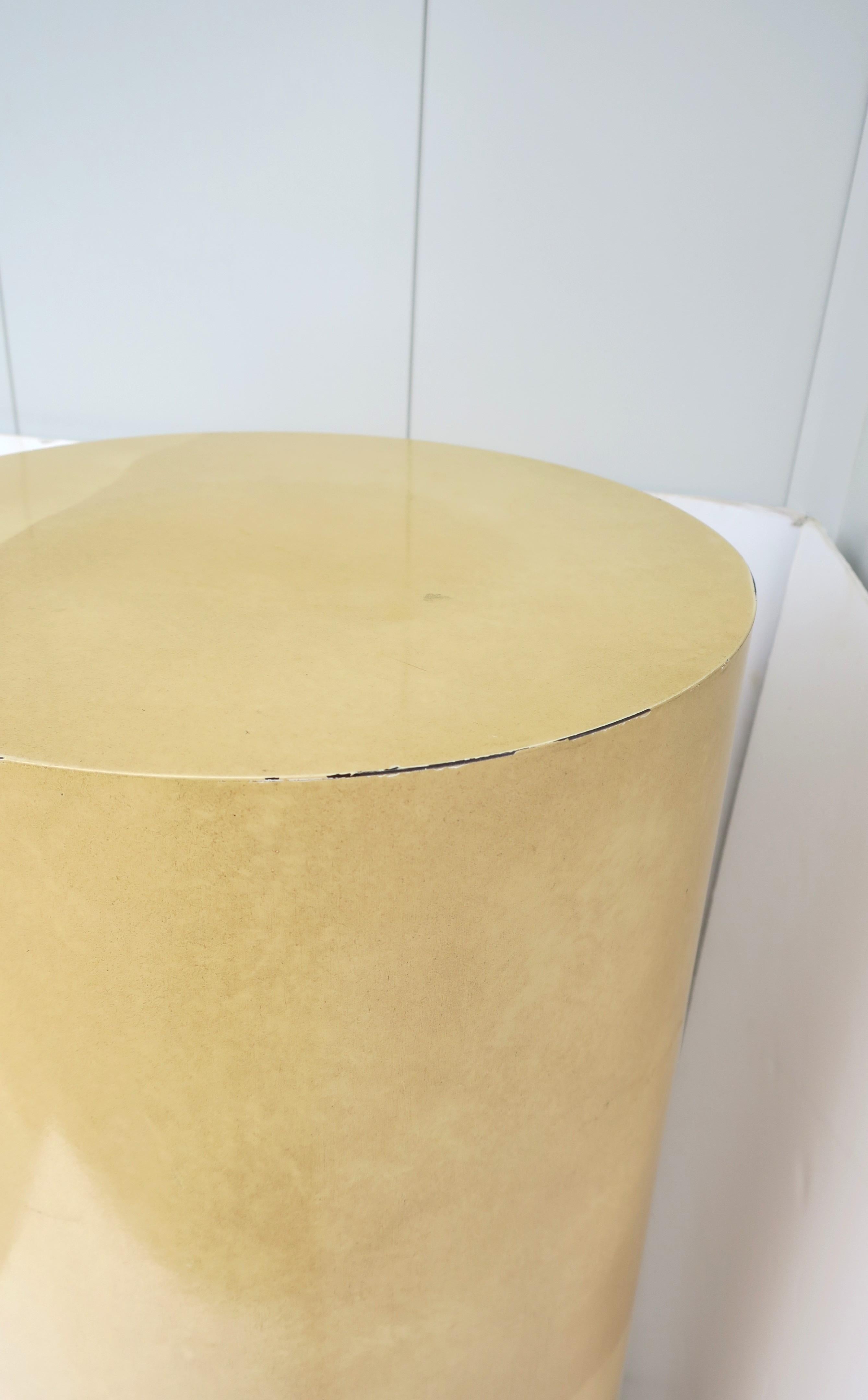 Colonne à piédestal en peau de chèvre Style moderne, circa 1970 en vente 9