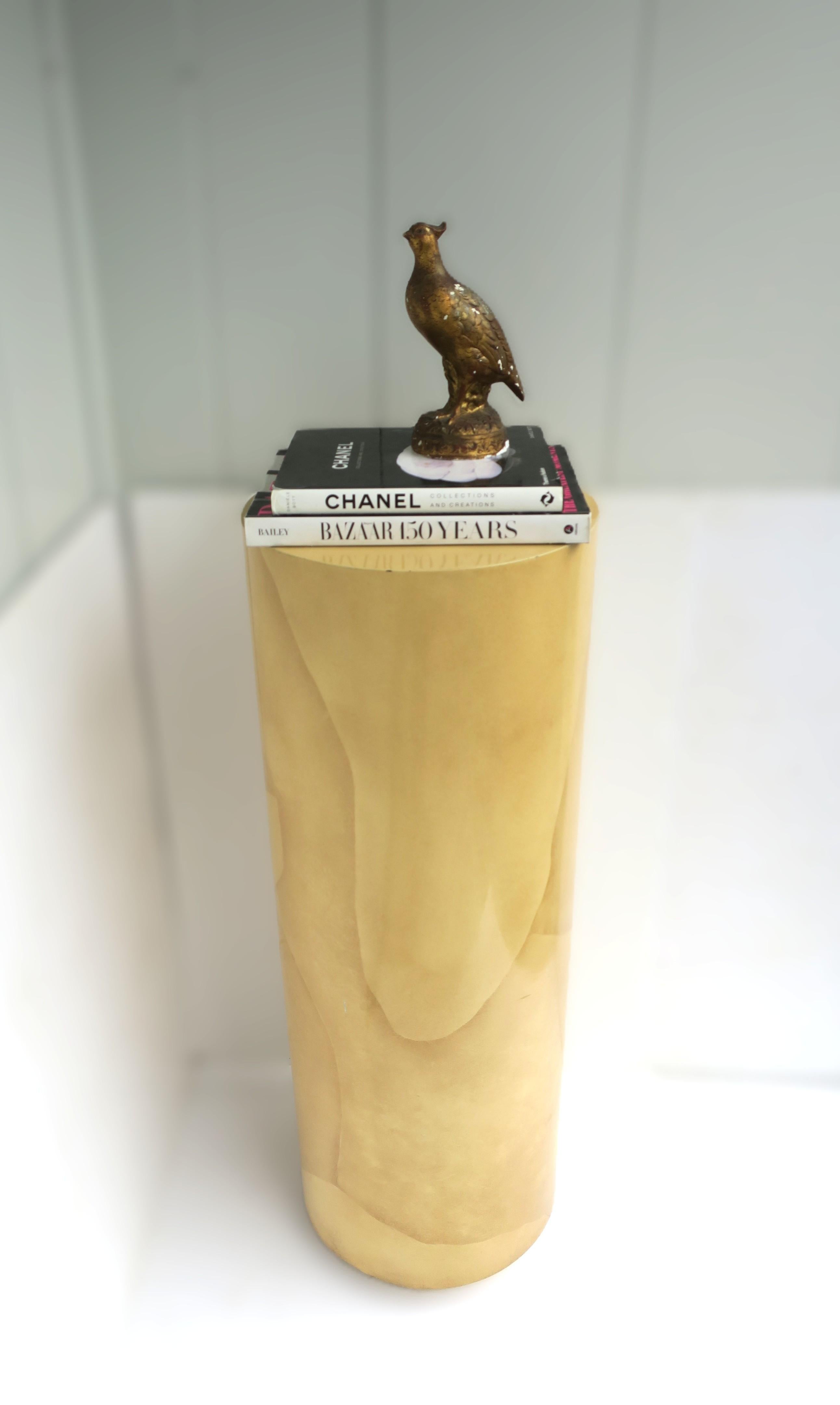 Colonne à piédestal en peau de chèvre Style moderne, circa 1970 en vente 1
