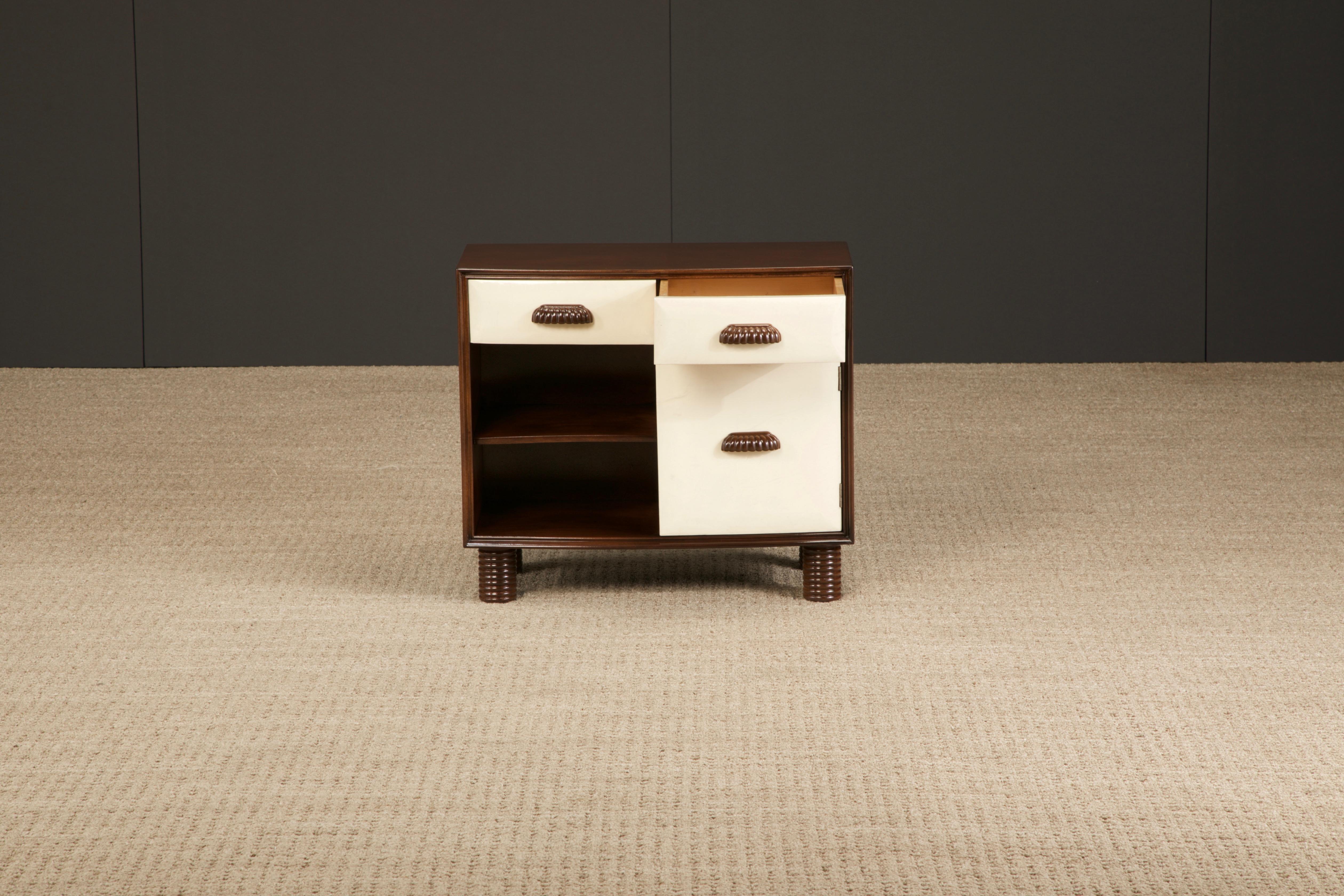 Petite armoire en peau de chèvre attribuée à Osvaldo Borsani, 1950 Italie, restaurée en vente 3